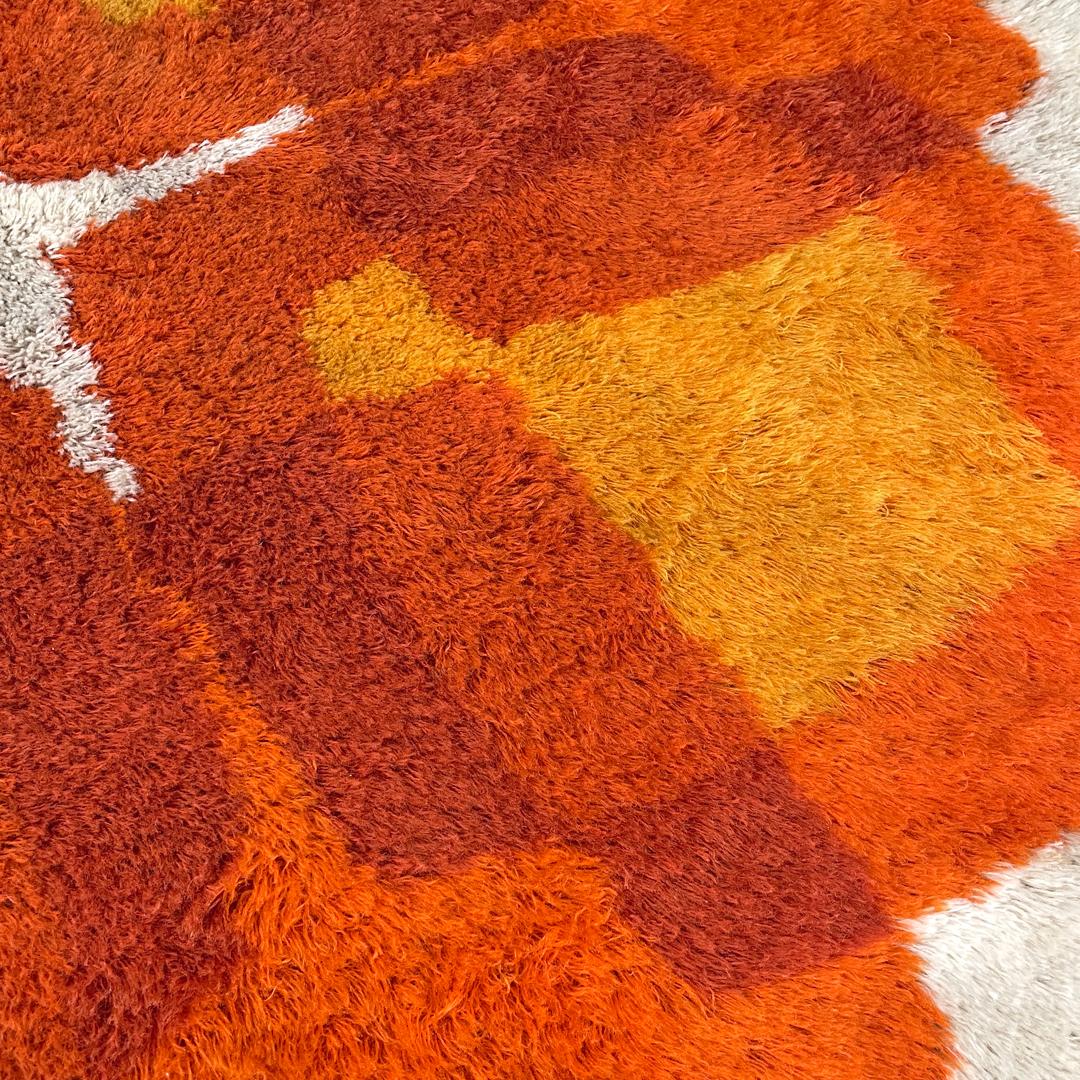 Danish modern orange and red round carpet Rya by Højer Eksport Wilton, 1970s For Sale 1