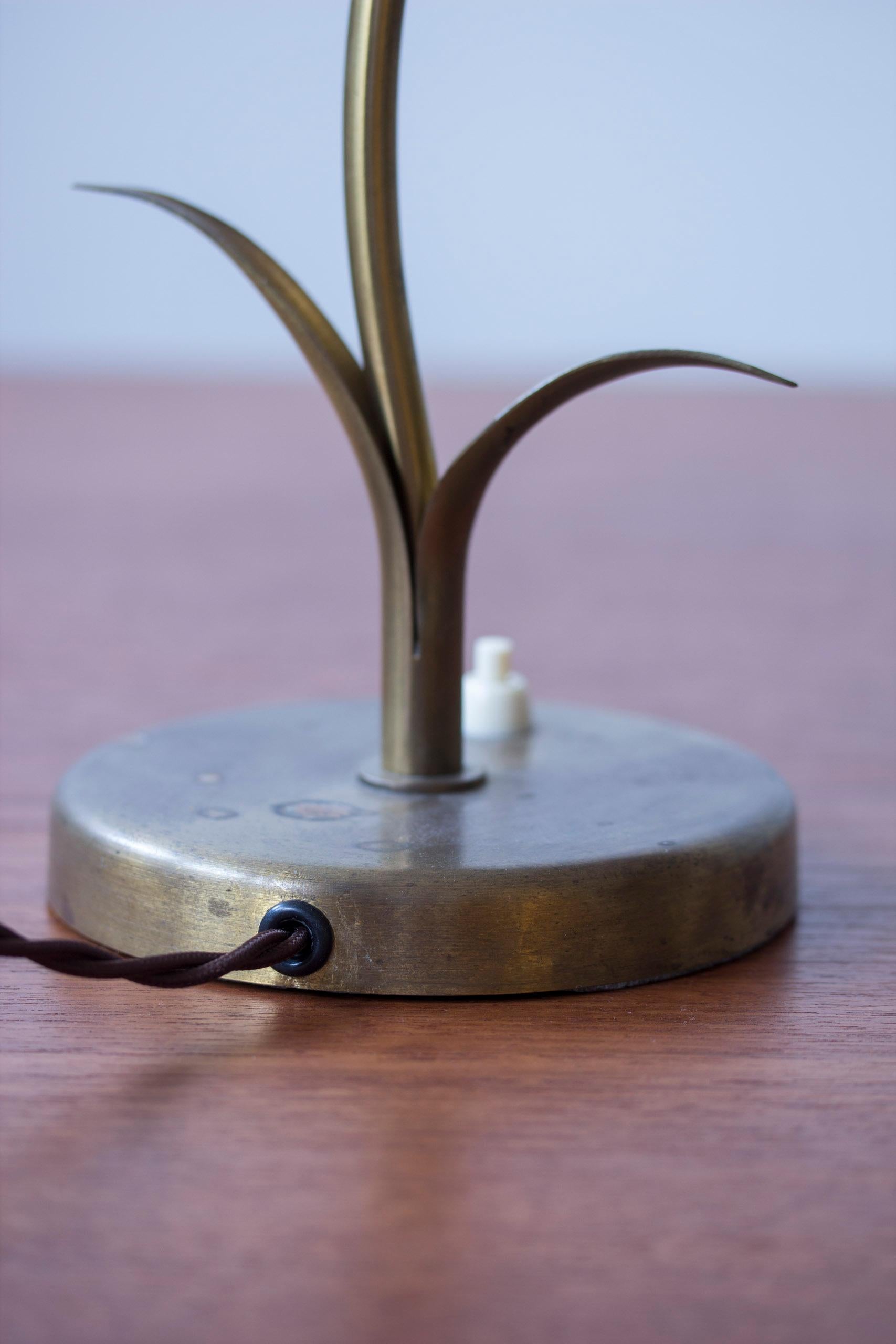Lampe de table moderne danoise organique en laiton 