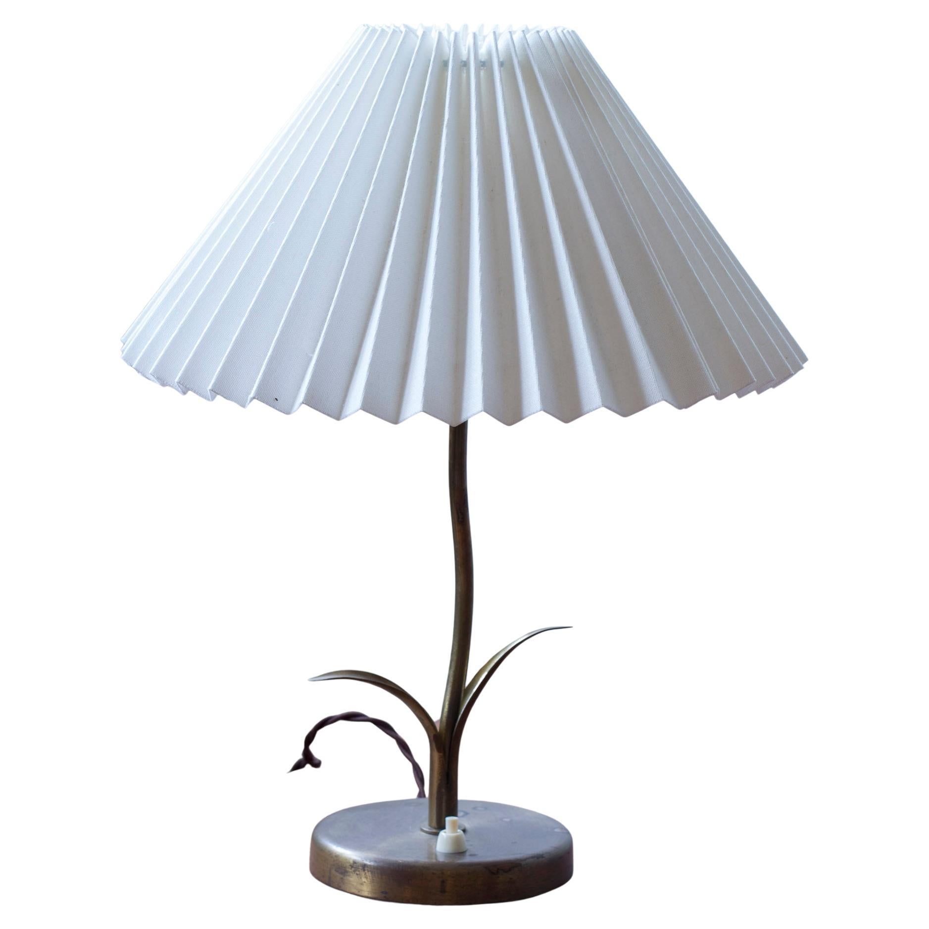 Lampe de table moderne danoise organique en laiton "feuille", Danemark, années 1940 en vente