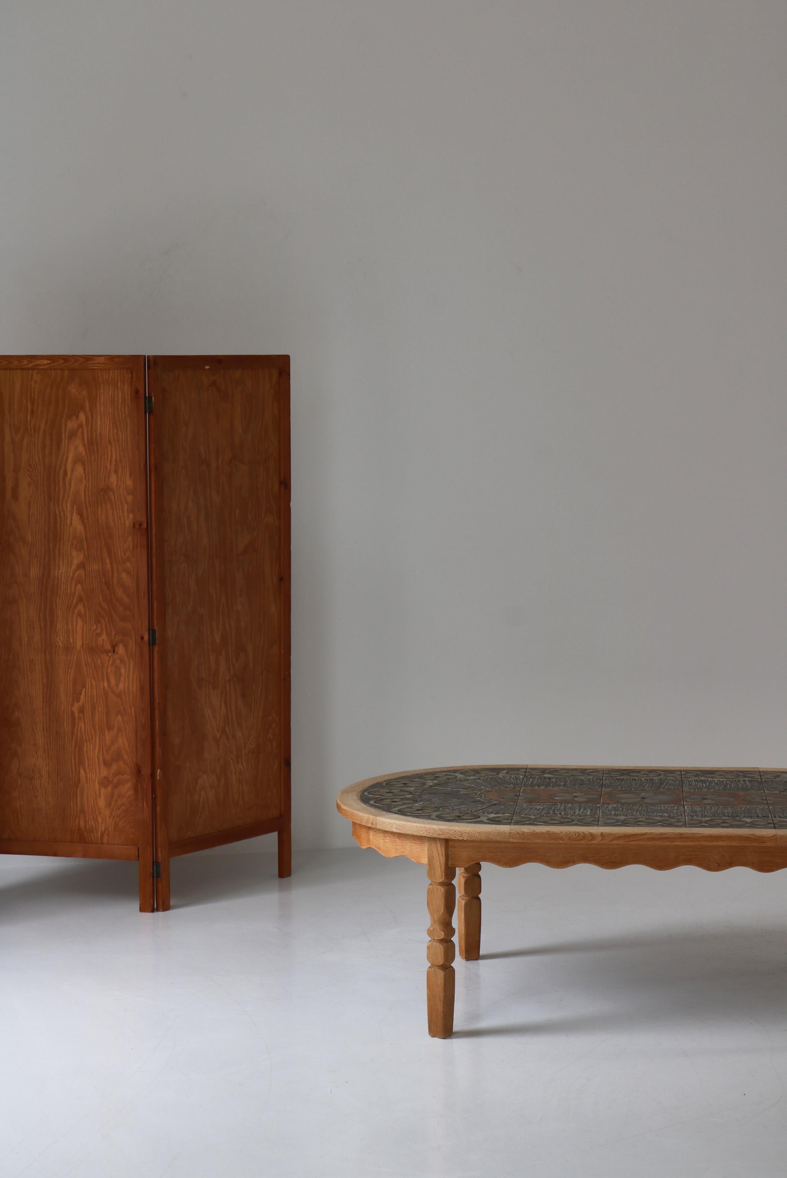 Danish Modern Oval Coffee Table in Oak & Ceramic Tiles by Henry Kjærnulf, 1960s In Good Condition For Sale In Odense, DK