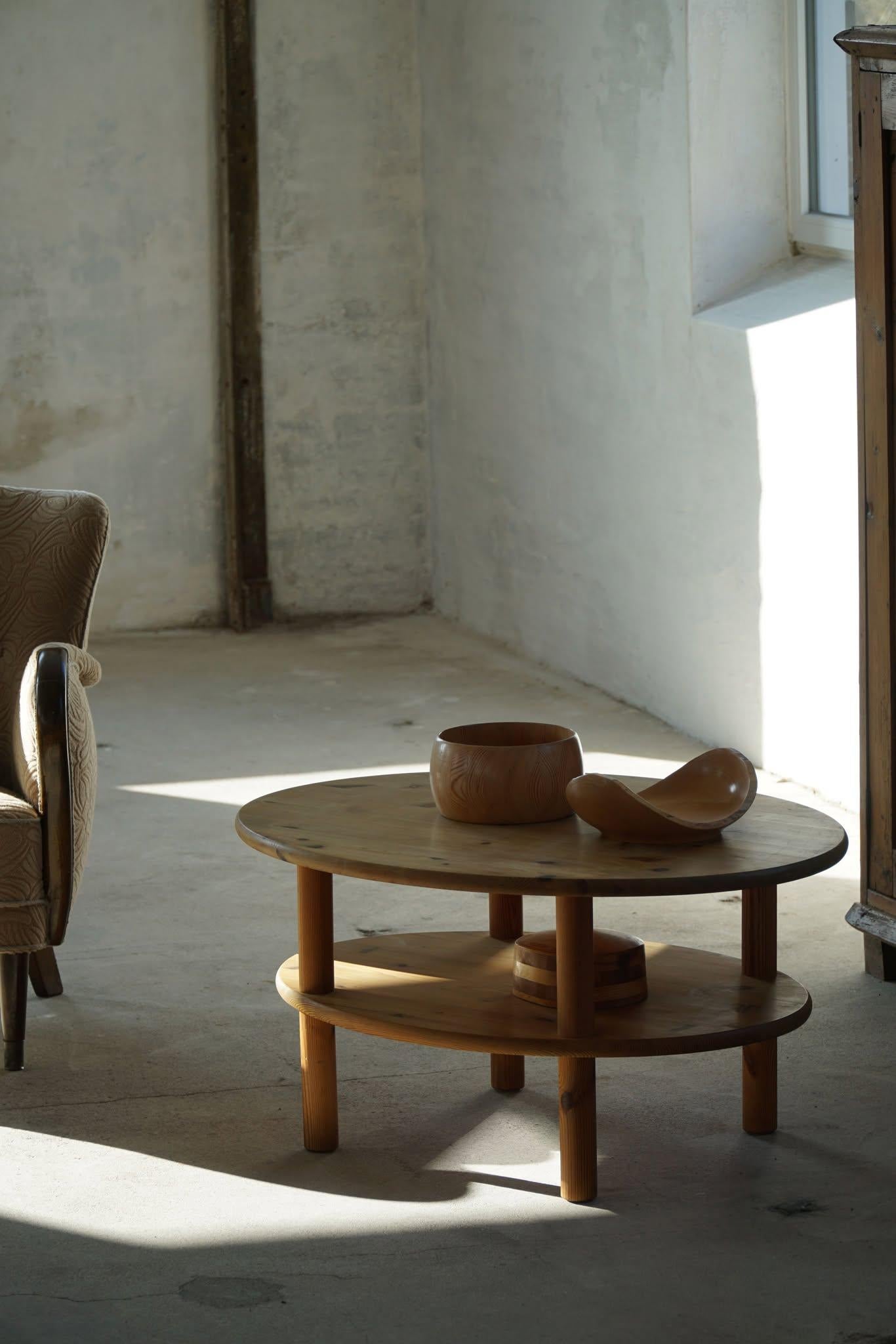 Danish Modern Oval Coffee Table in Solid Pine, Rainer Daumiller, 1970s In Good Condition In Odense, DK