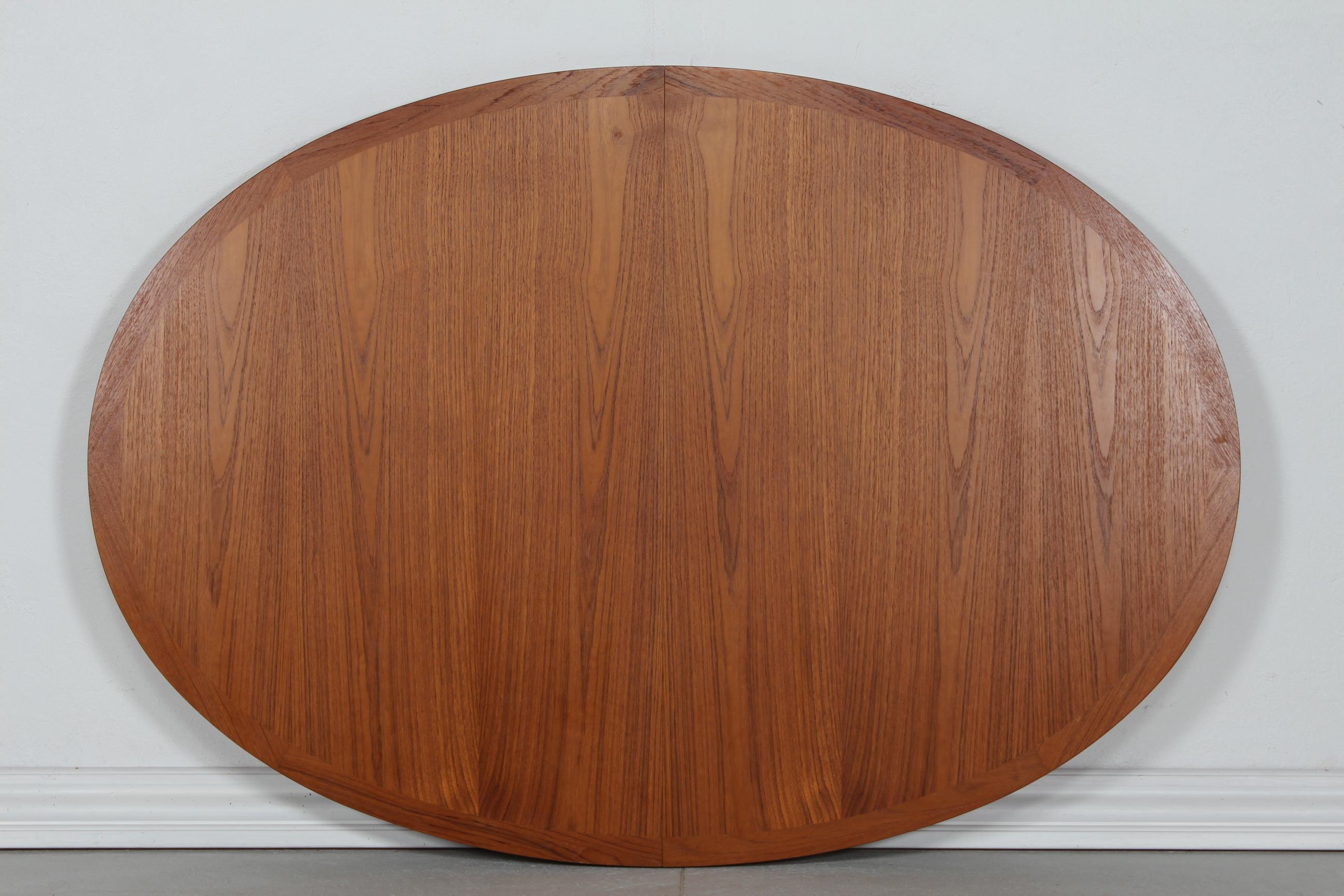 Late 20th Century Danish Modern Oval Pillar Teak Dining Table by Cabinetmaker Dyrlund/Skovby 1970s