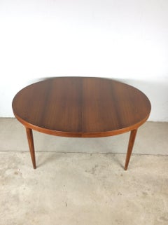 Table de salle à manger moderne danoise en teck de forme ovale avec 3 feuilles