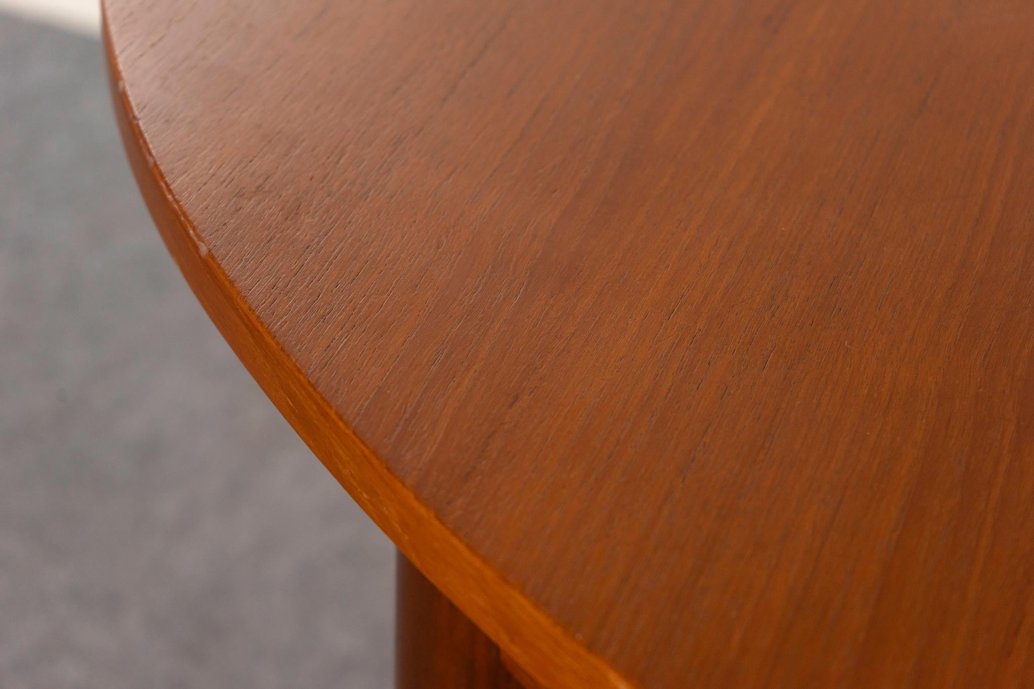 Scandinavian Modern Danish Modern Oval Teak Dining Table For Sale