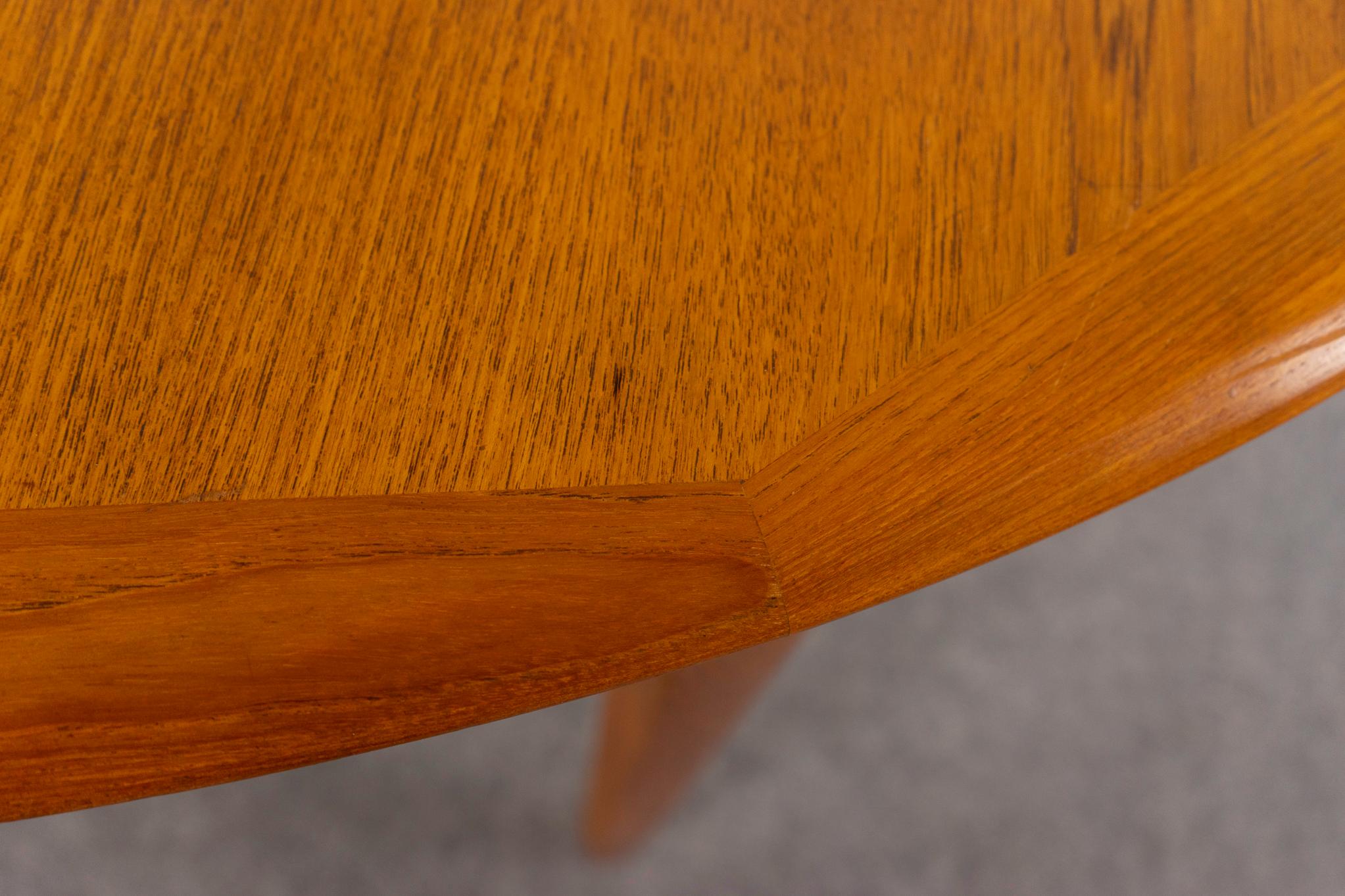 Veneer Danish Modern Oval Teak Dining Table For Sale