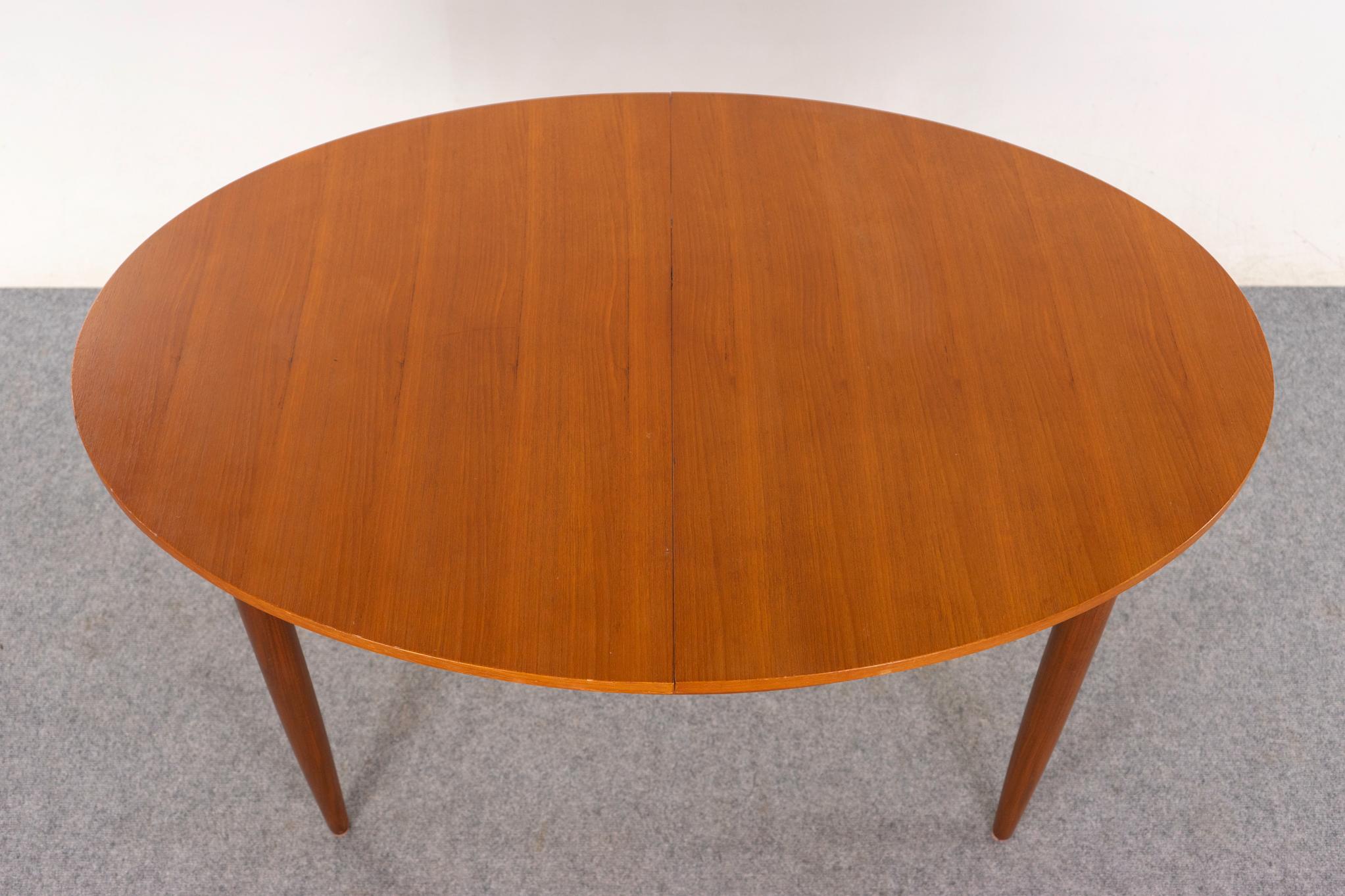 Veneer Danish Modern Oval Teak Dining Table For Sale