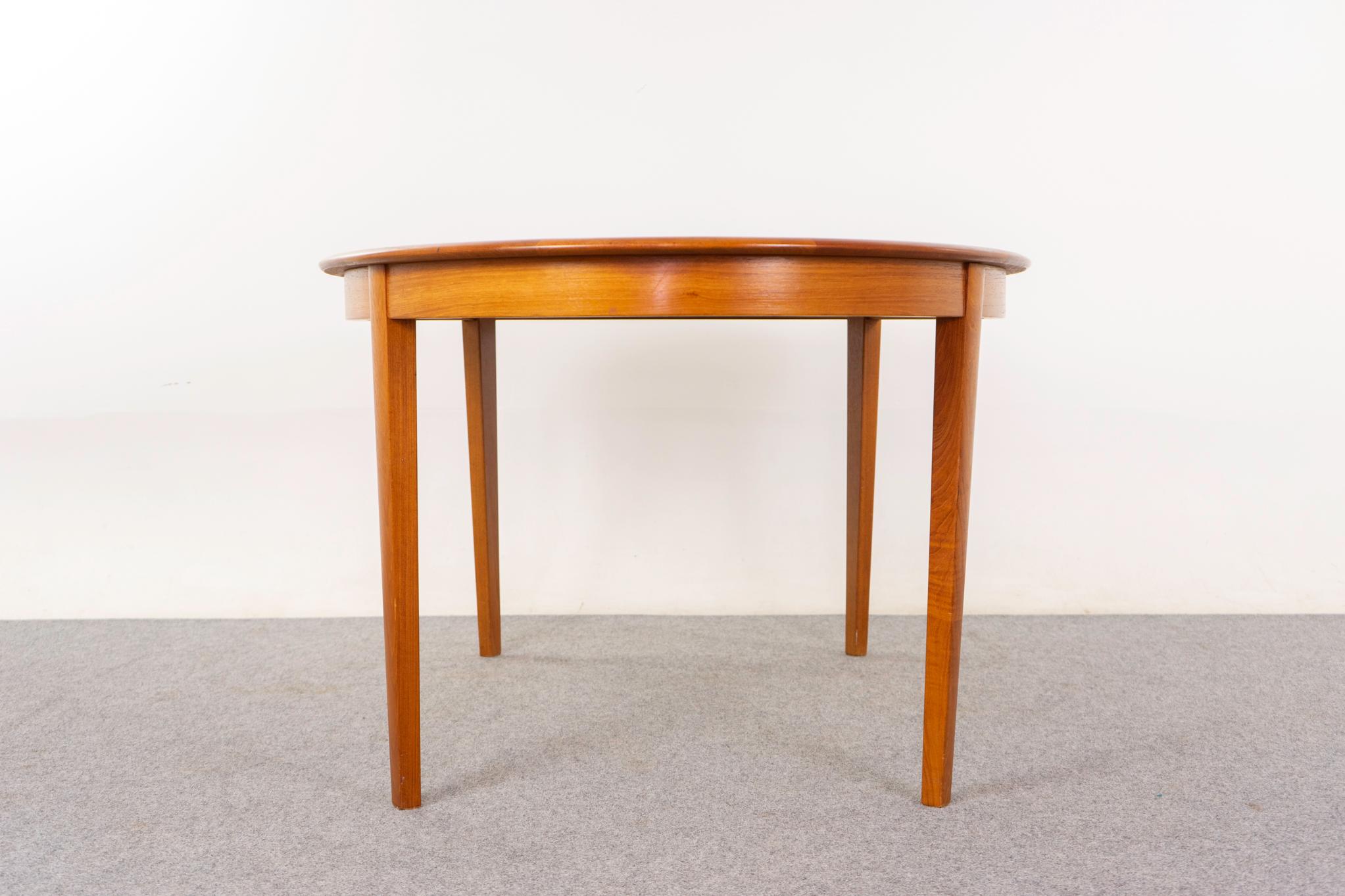 Mid-20th Century Danish Modern Oval Teak Dining Table For Sale