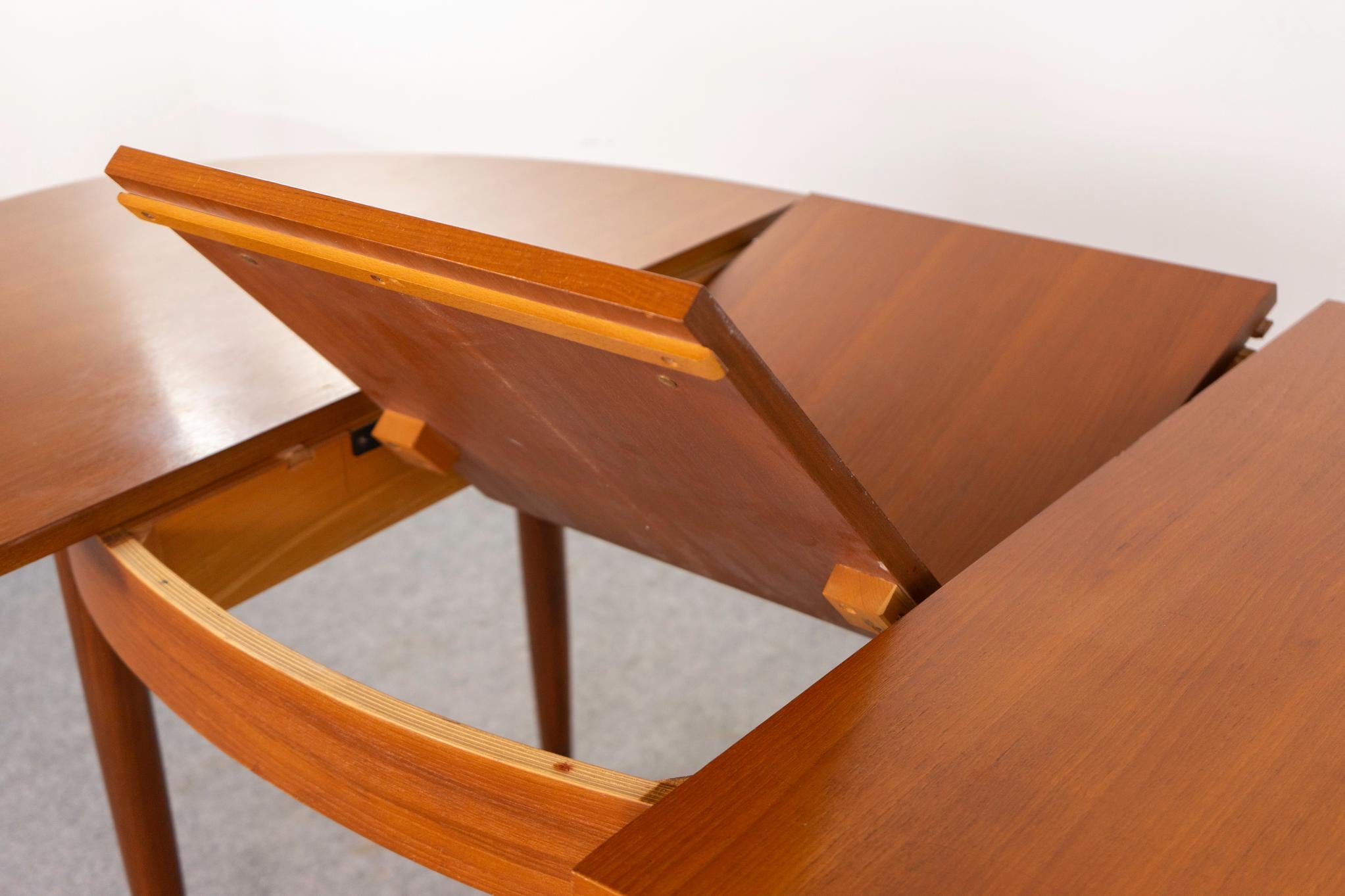 Mid-20th Century Danish Modern Oval Teak Dining Table For Sale