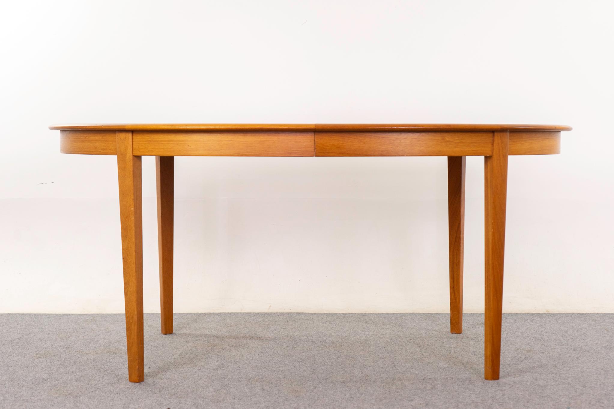 Danish Modern Oval Teak Dining Table For Sale 2