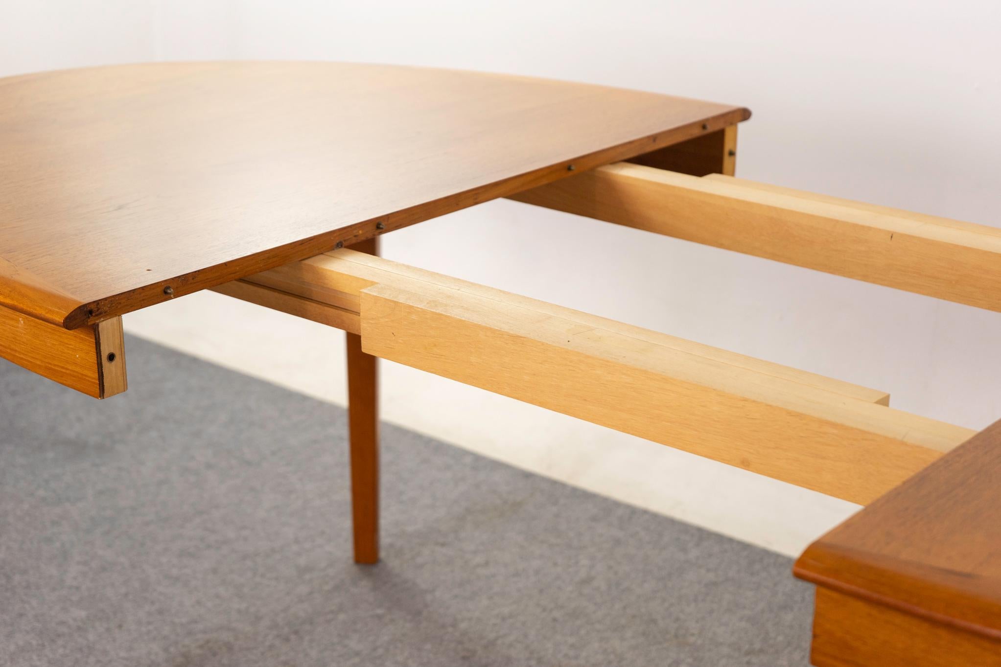 Danish Modern Oval Teak Dining Table For Sale 3