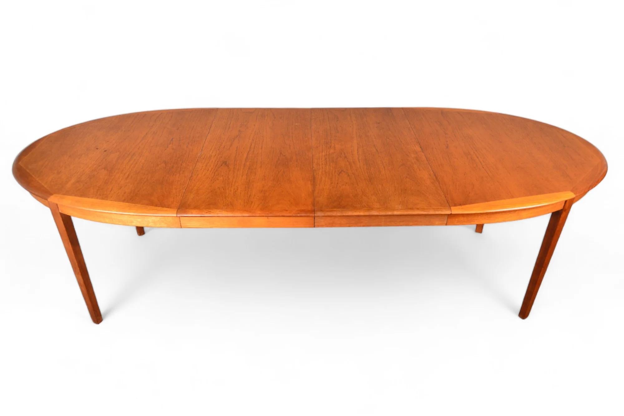 Danish Modern Oval Teak Dining Table + Two Leaves By Byrlund For Sale 2
