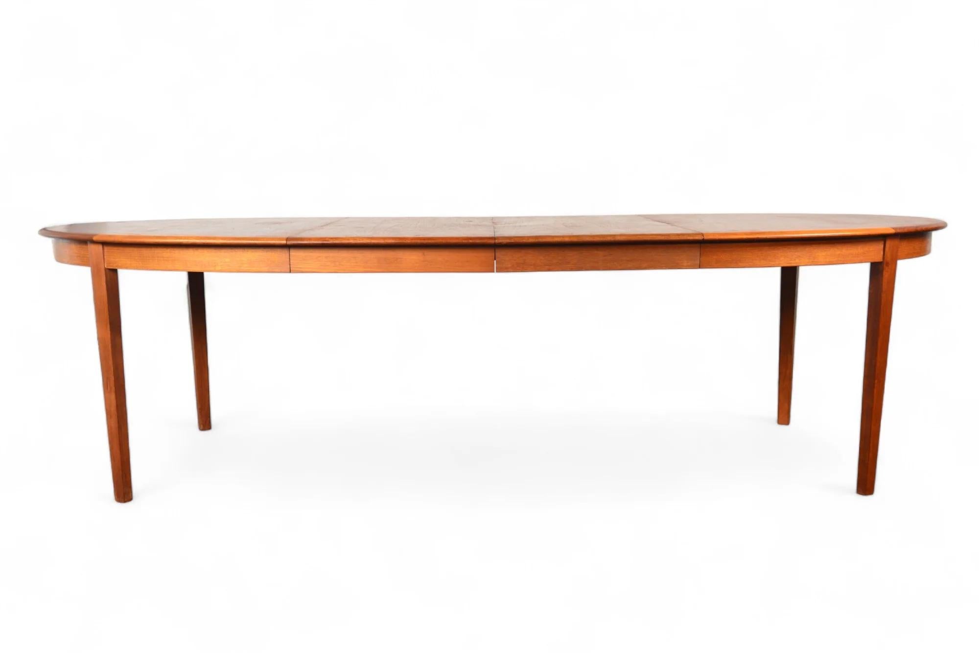 Danish Modern Oval Teak Dining Table + Two Leaves By Byrlund For Sale 3