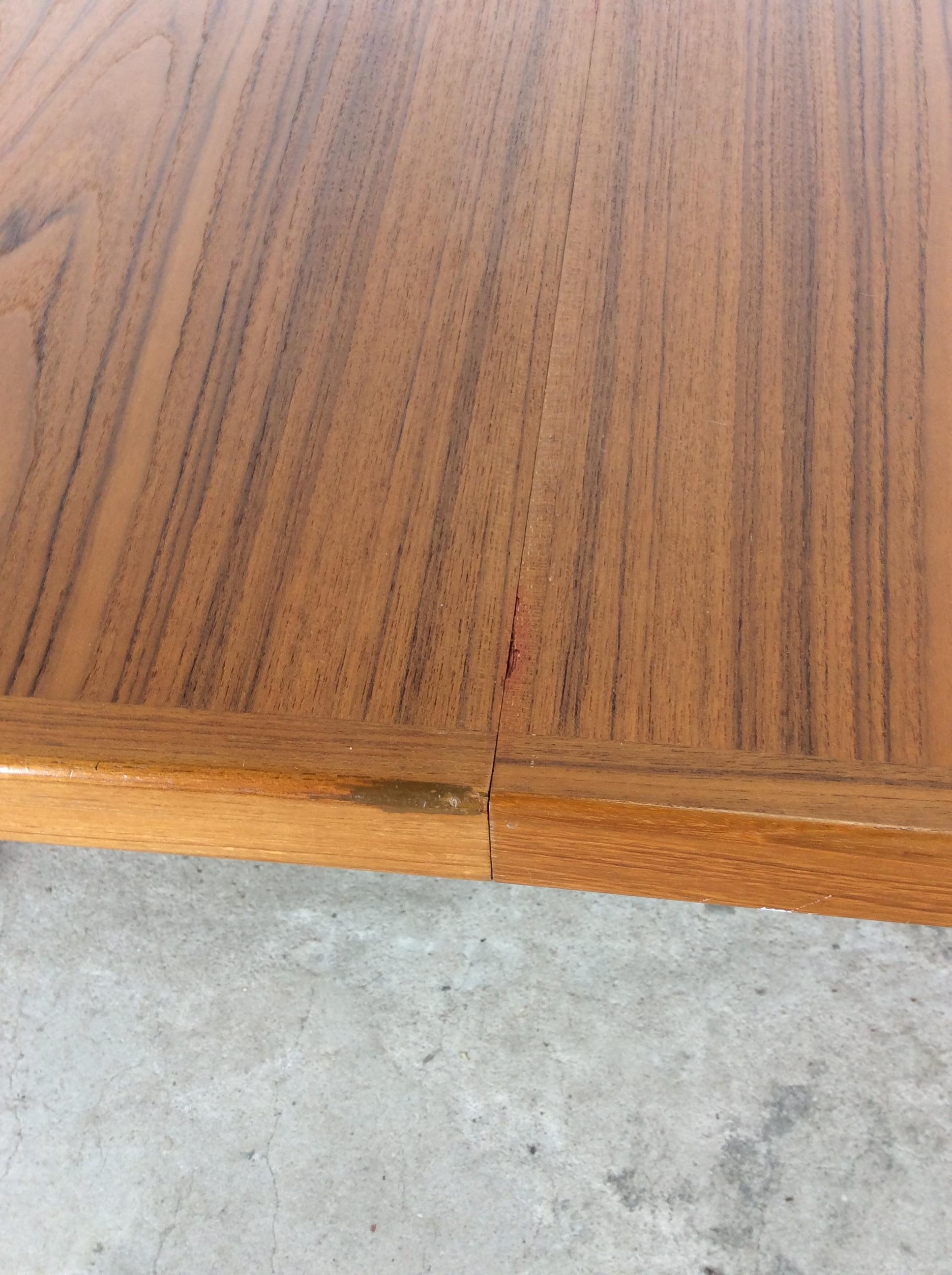 Danish Modern Oval Teak Dining Table with 2 Leaves For Sale 10