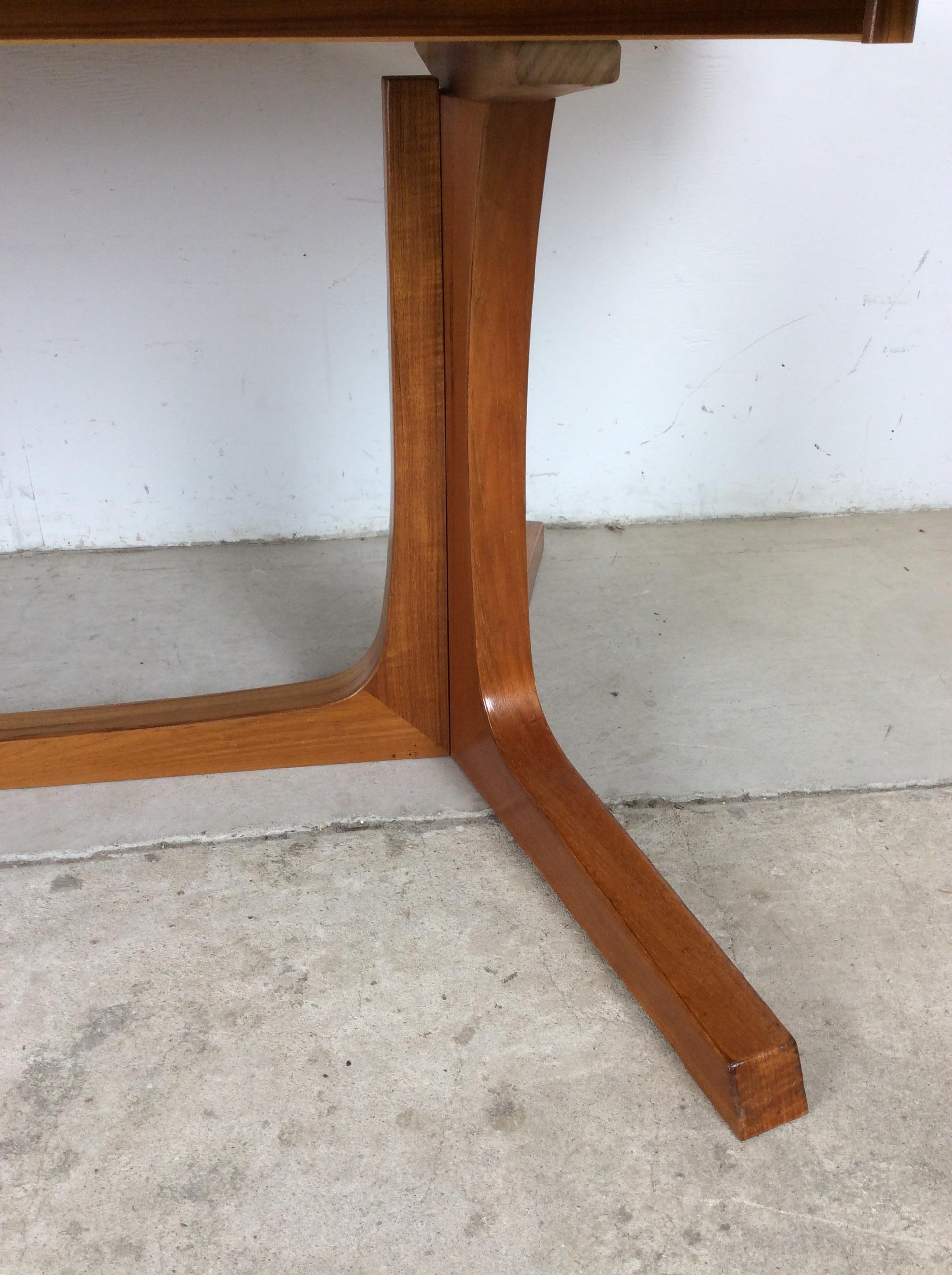Danish Modern Oval Teak Dining Table with 2 Leaves In Good Condition For Sale In Freehold, NJ
