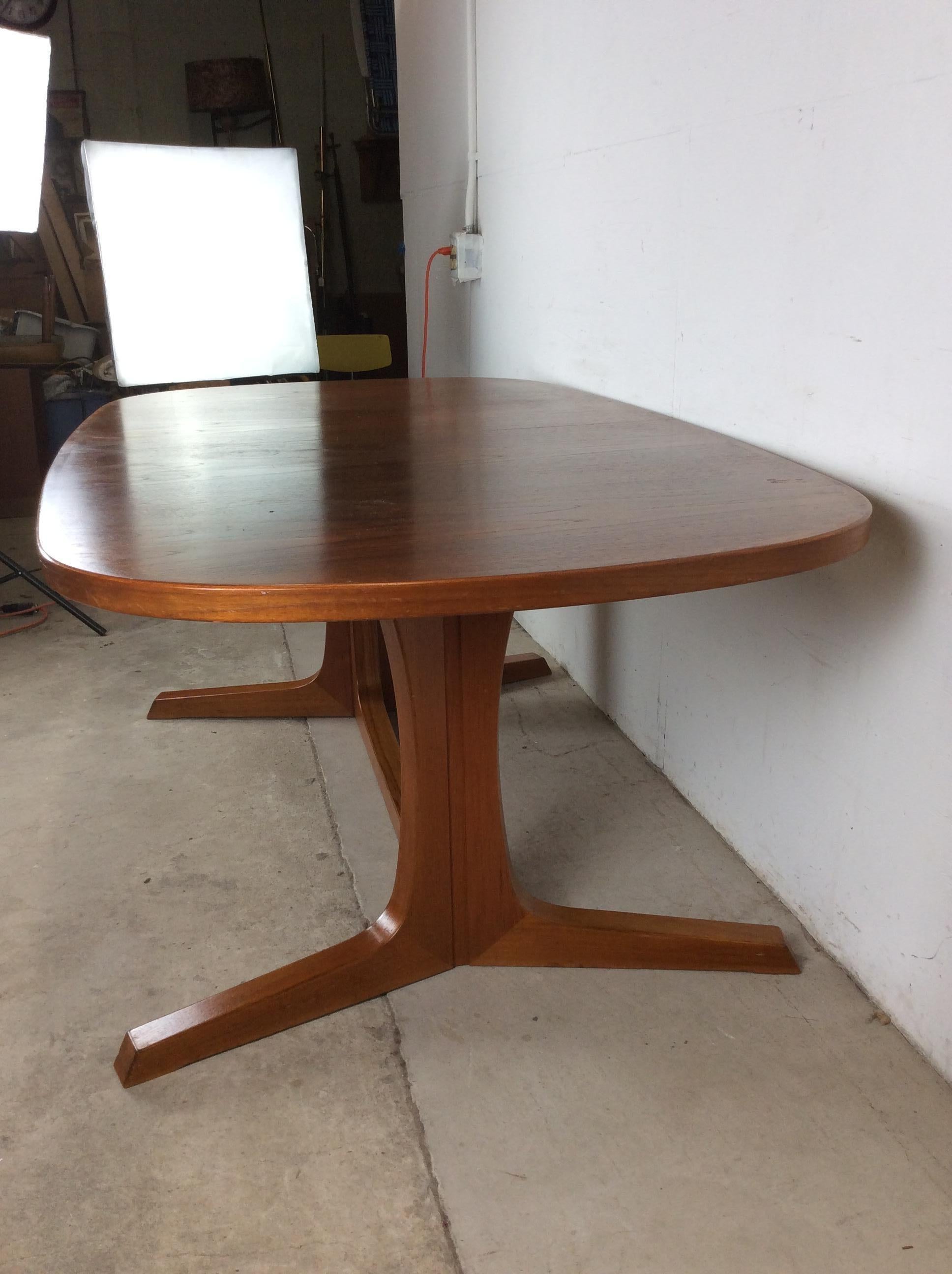 Danish Modern Oval Teak Dining Table with 2 Leaves For Sale 1