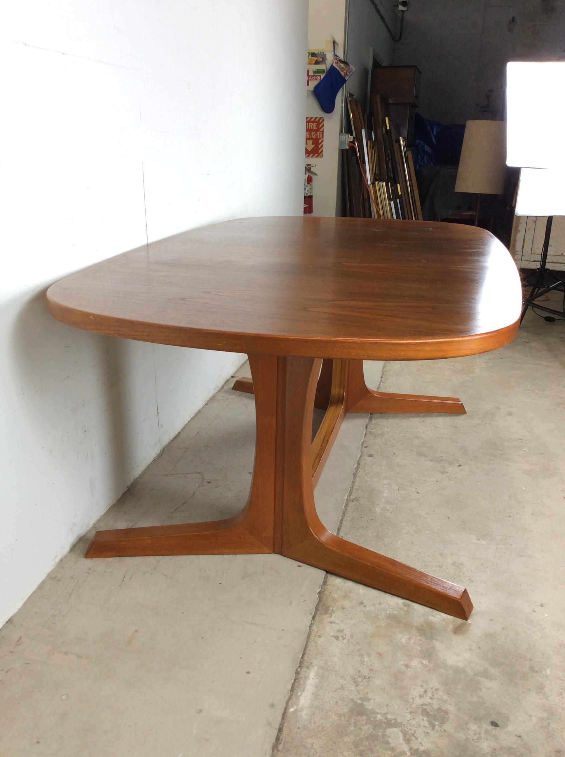 Danish Modern Oval Teak Dining Table with 2 Leaves For Sale 2