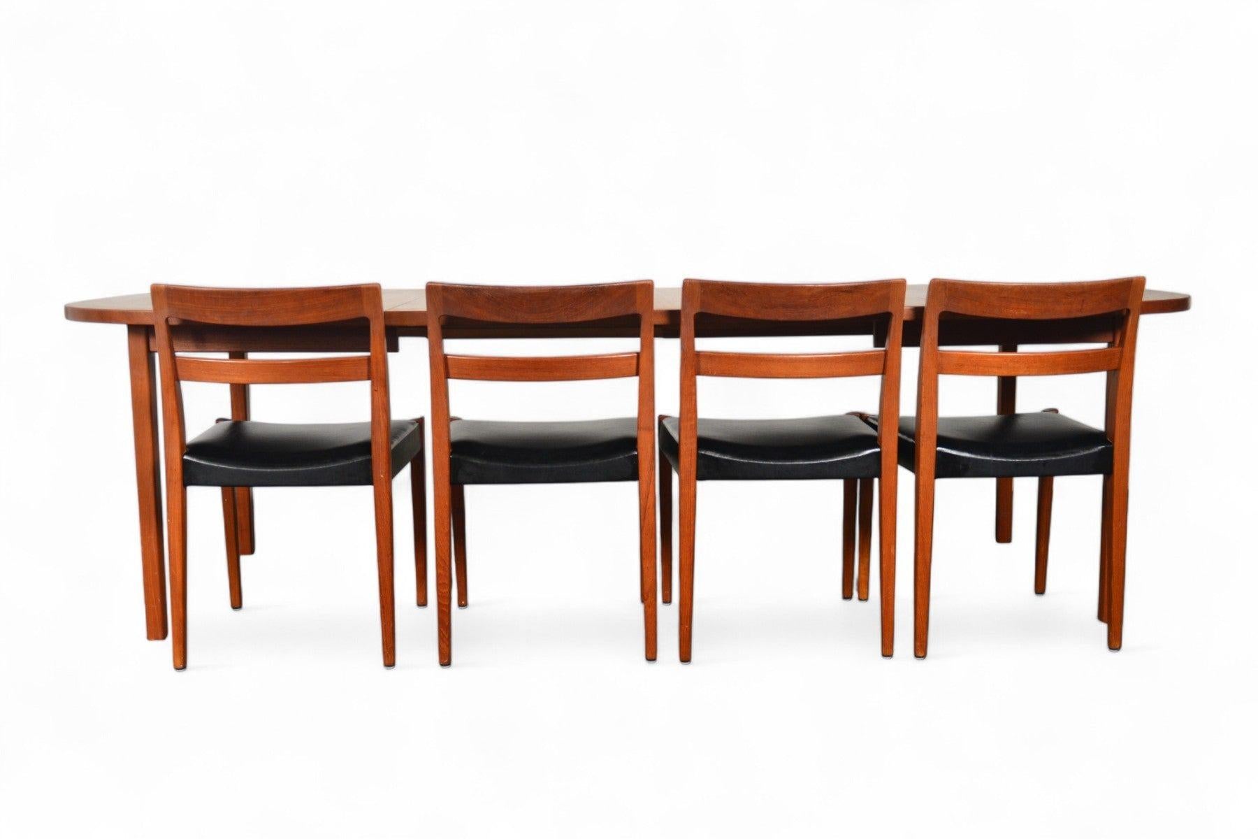 Danish Modern Oval Teak Dining Table With Two Leaves For Sale 5