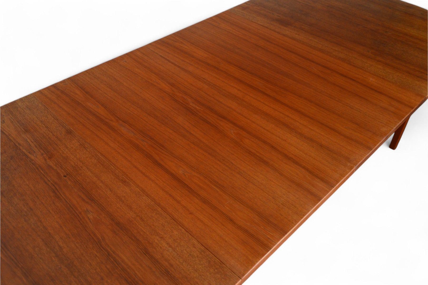 Danish Modern Oval Teak Dining Table With Two Leaves For Sale 8