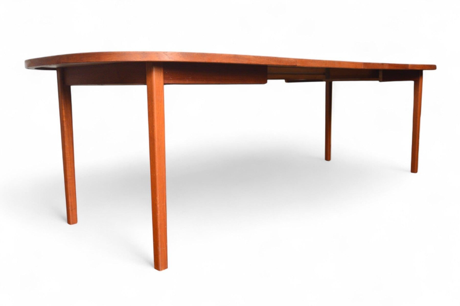 Danish Modern Oval Teak Dining Table With Two Leaves For Sale 9