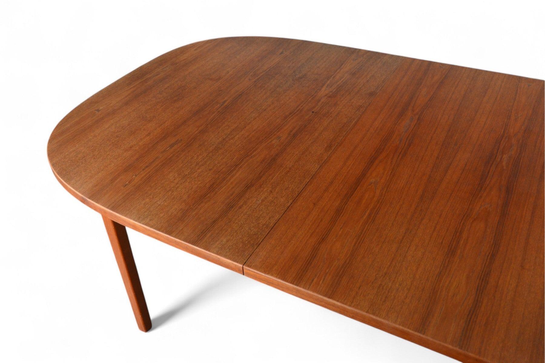 Danish Modern Oval Teak Dining Table With Two Leaves For Sale 10