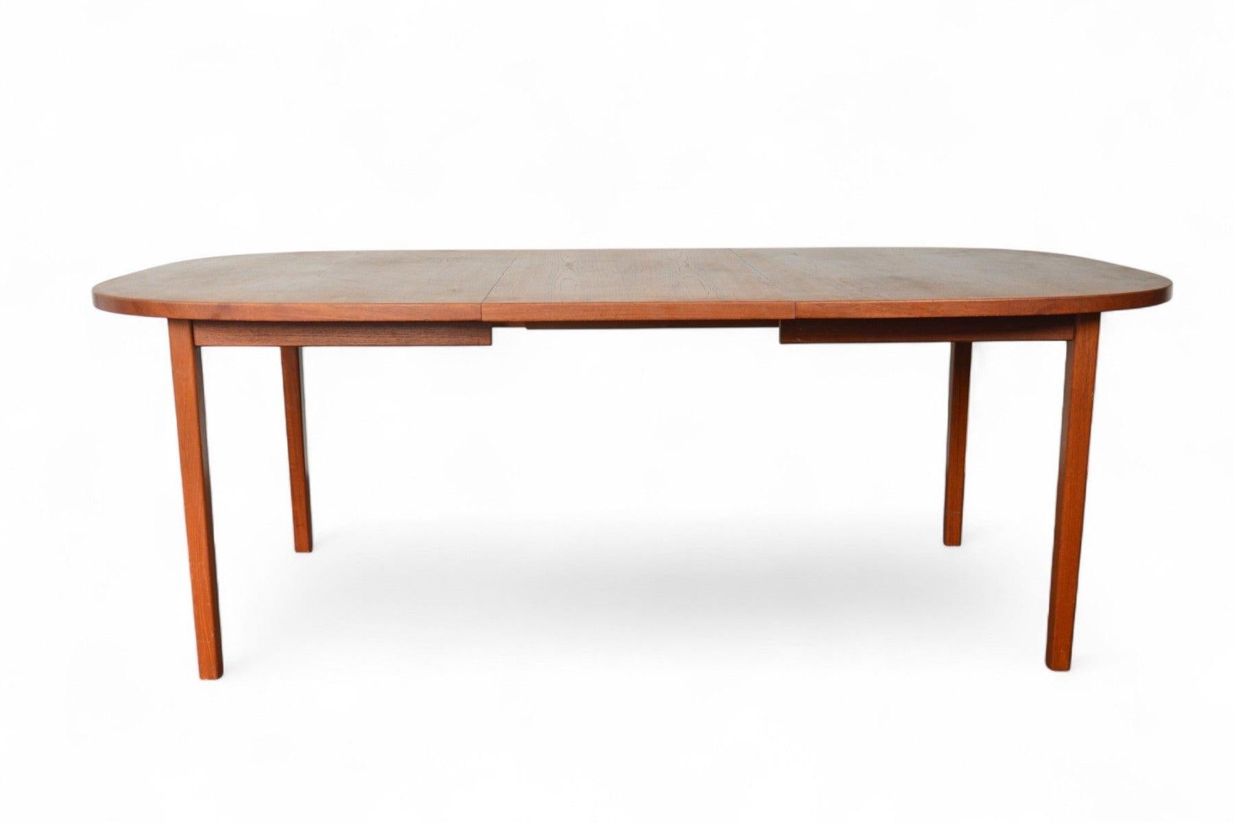 Danish Modern Oval Teak Dining Table With Two Leaves For Sale 1