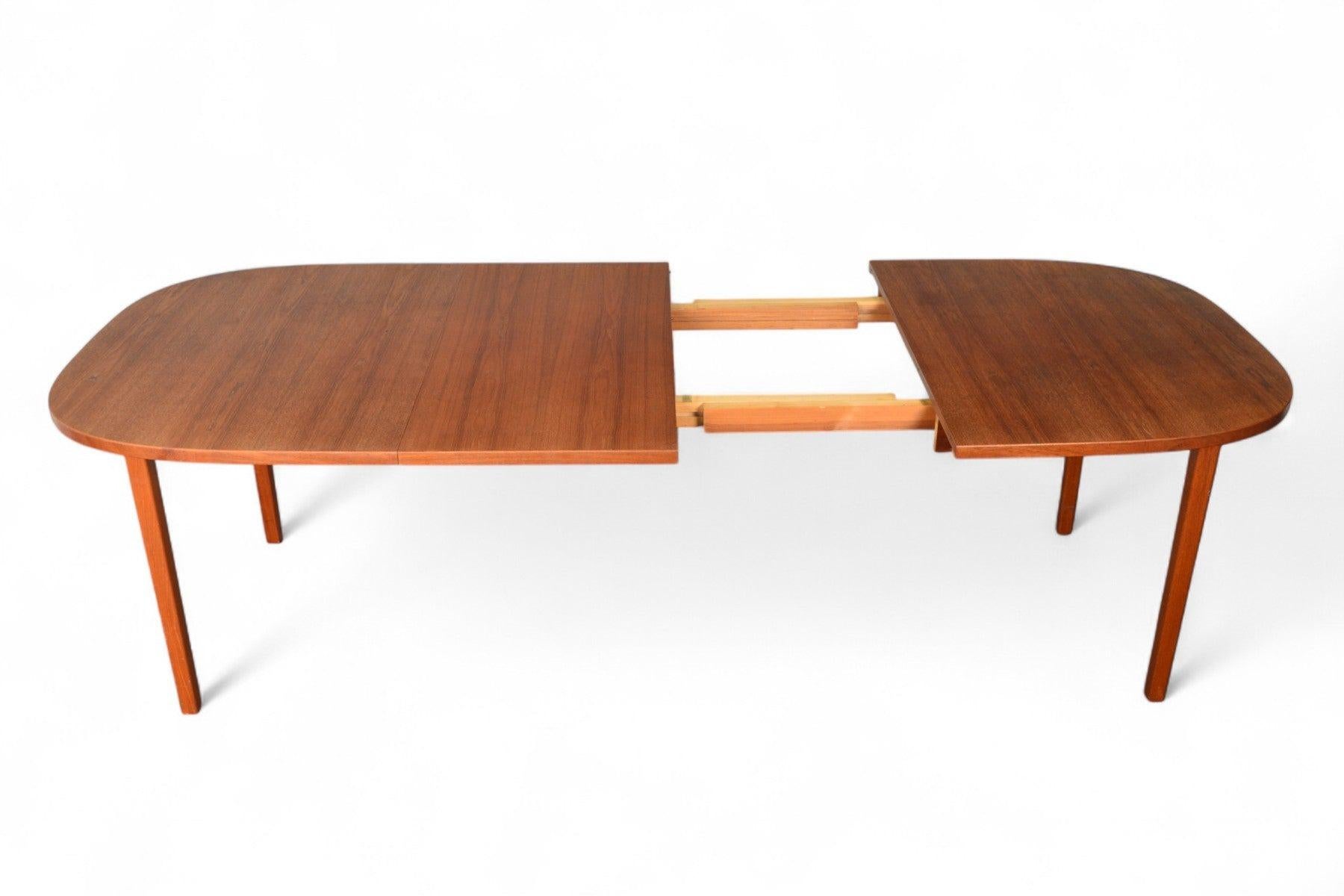 Danish Modern Oval Teak Dining Table With Two Leaves For Sale 2