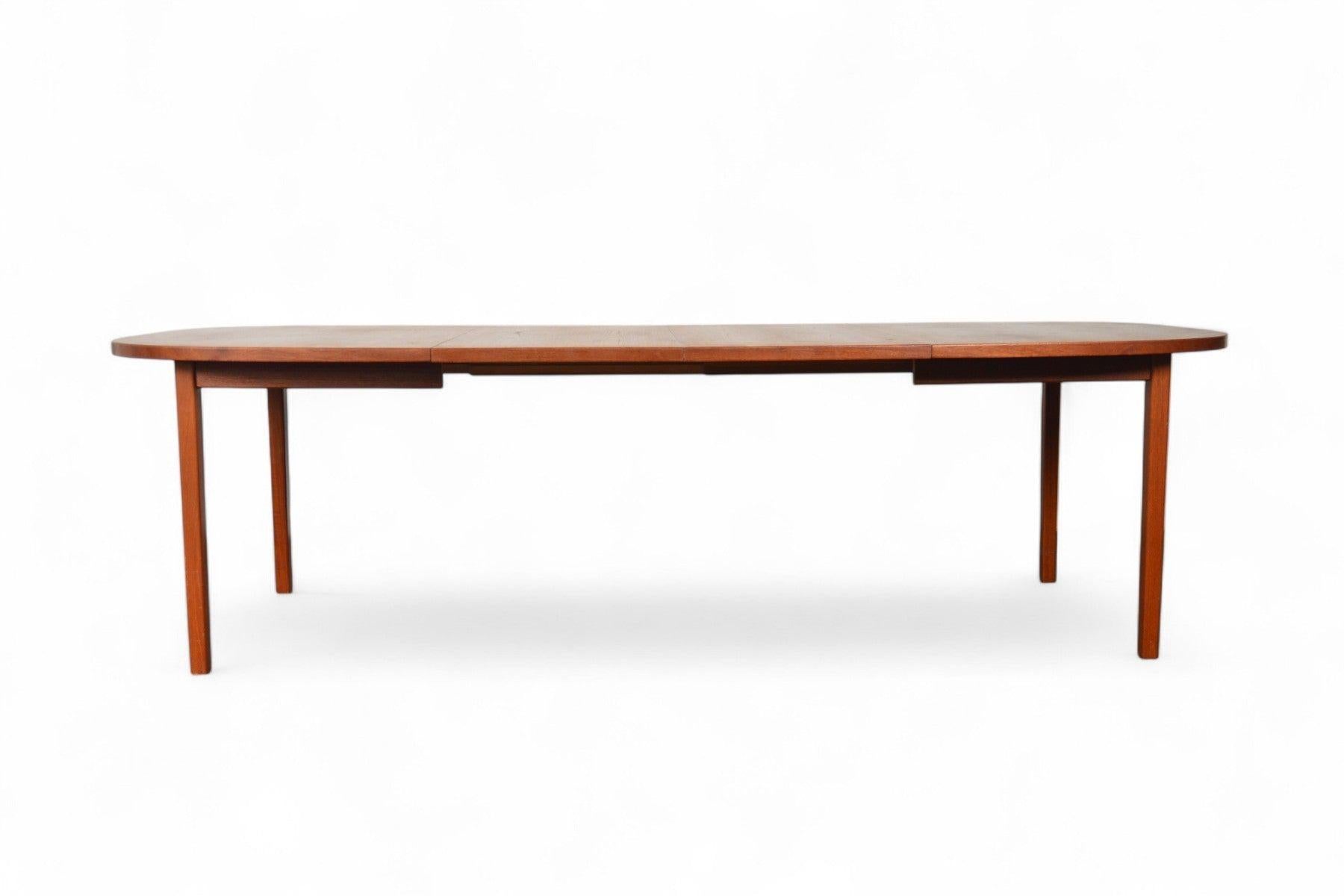 Danish Modern Oval Teak Dining Table With Two Leaves For Sale 4
