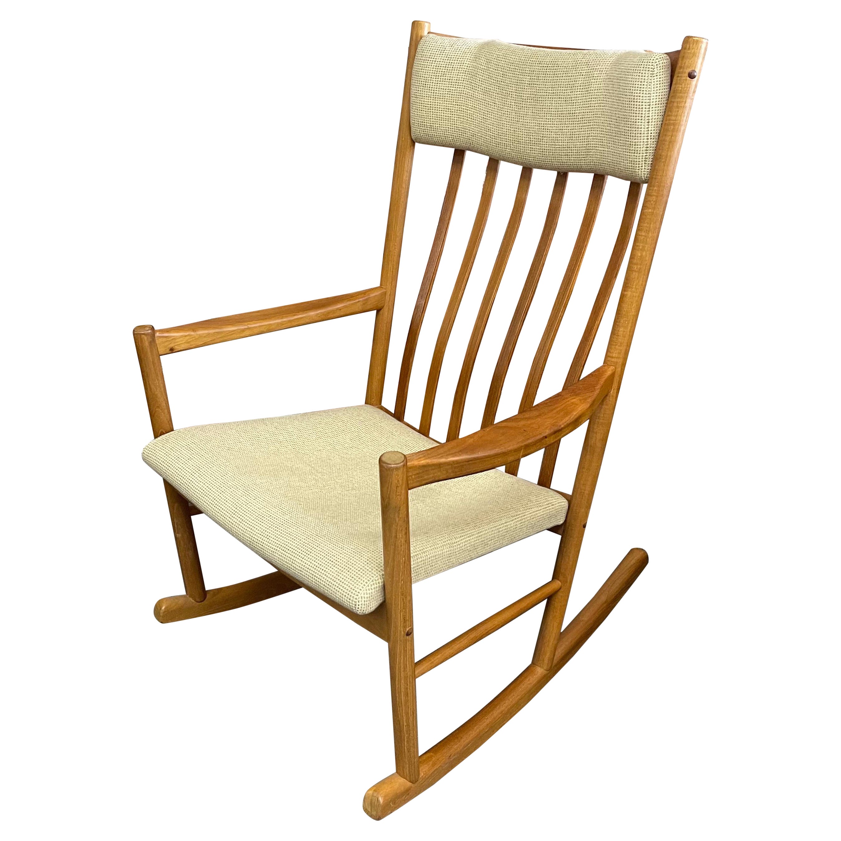 Fauteuil à bascule moderne danois surdimensionné en teck de Hans Wegner pour Tarm Stole