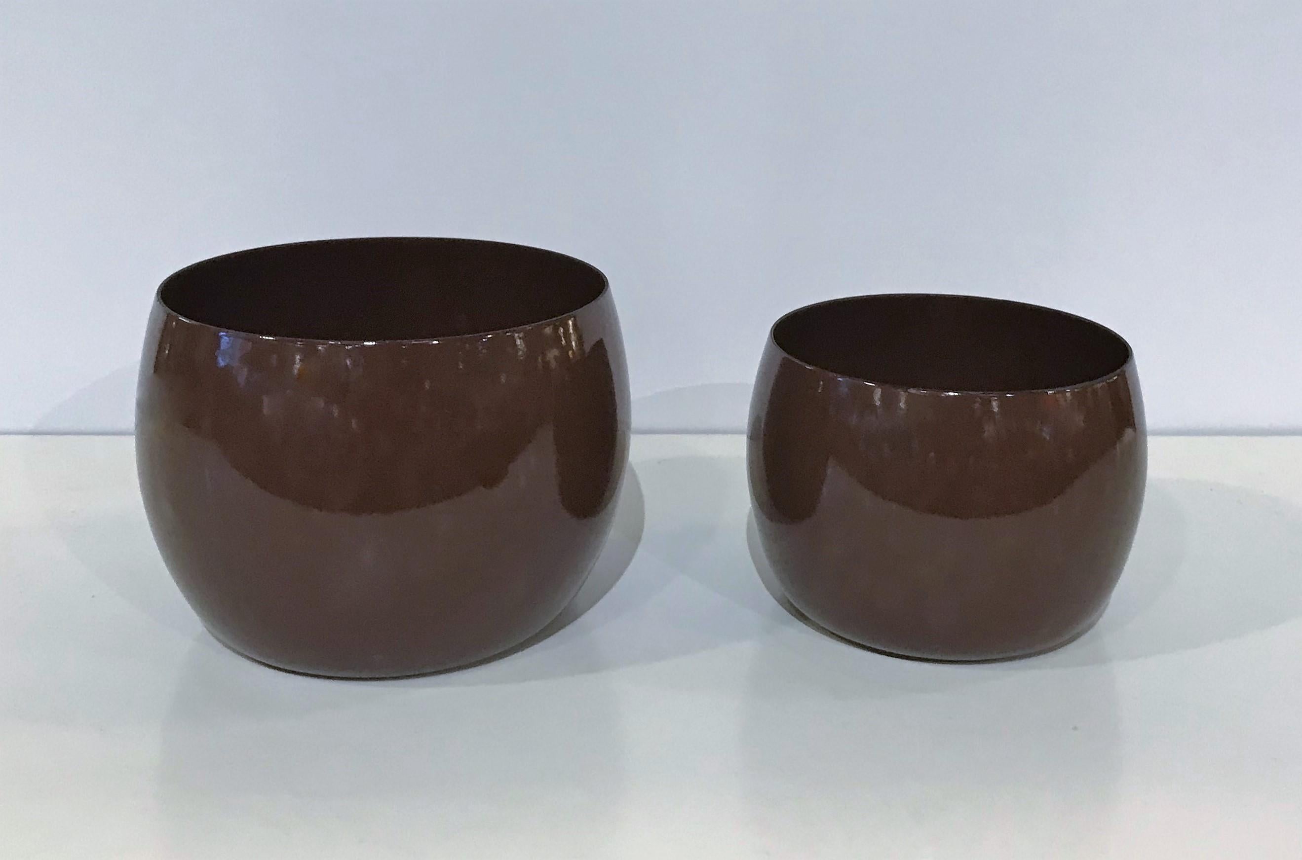 Jens Quistgaard for Dansk Designs Mid-Century Modern pair of enameled Koben style bowls.  Barrel shaped with brown enamel over iron bowls from the early 1970s.  Koben Style pieces were developed by Quistgaard for Dansk in 1958 and were originally