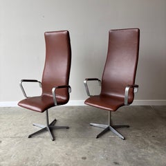 Danish Modern Pair of Arne Jacobsen Oxford Chairs by Fritz Hansen, 1960s