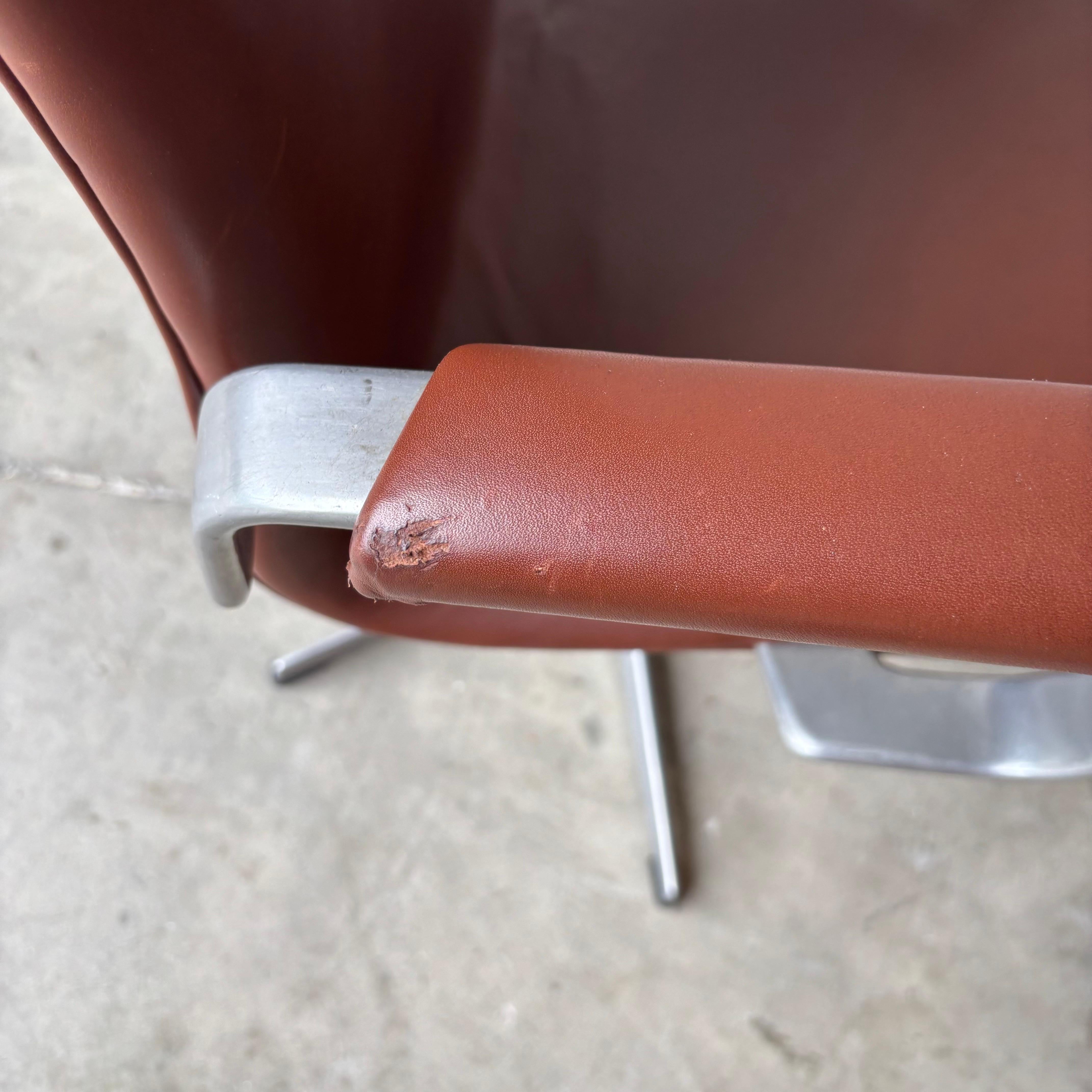 Danish Modern Pair of Arne Jacobsen Oxford Chairs by Fritz Hansen, 1960s For Sale 1