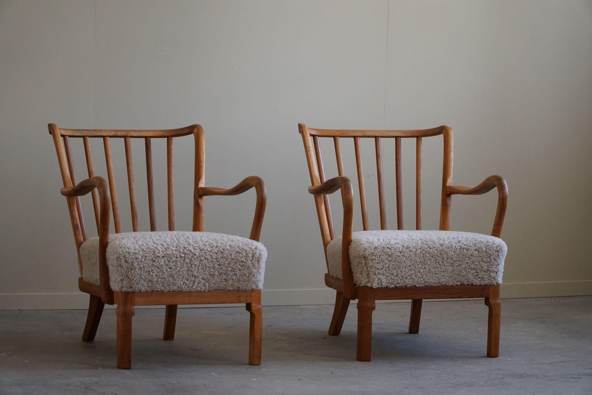 Danish Modern, Pair of Easy Chairs in Oak & Lambswool, Alfred Christensen, 1940s In Good Condition In Odense, DK