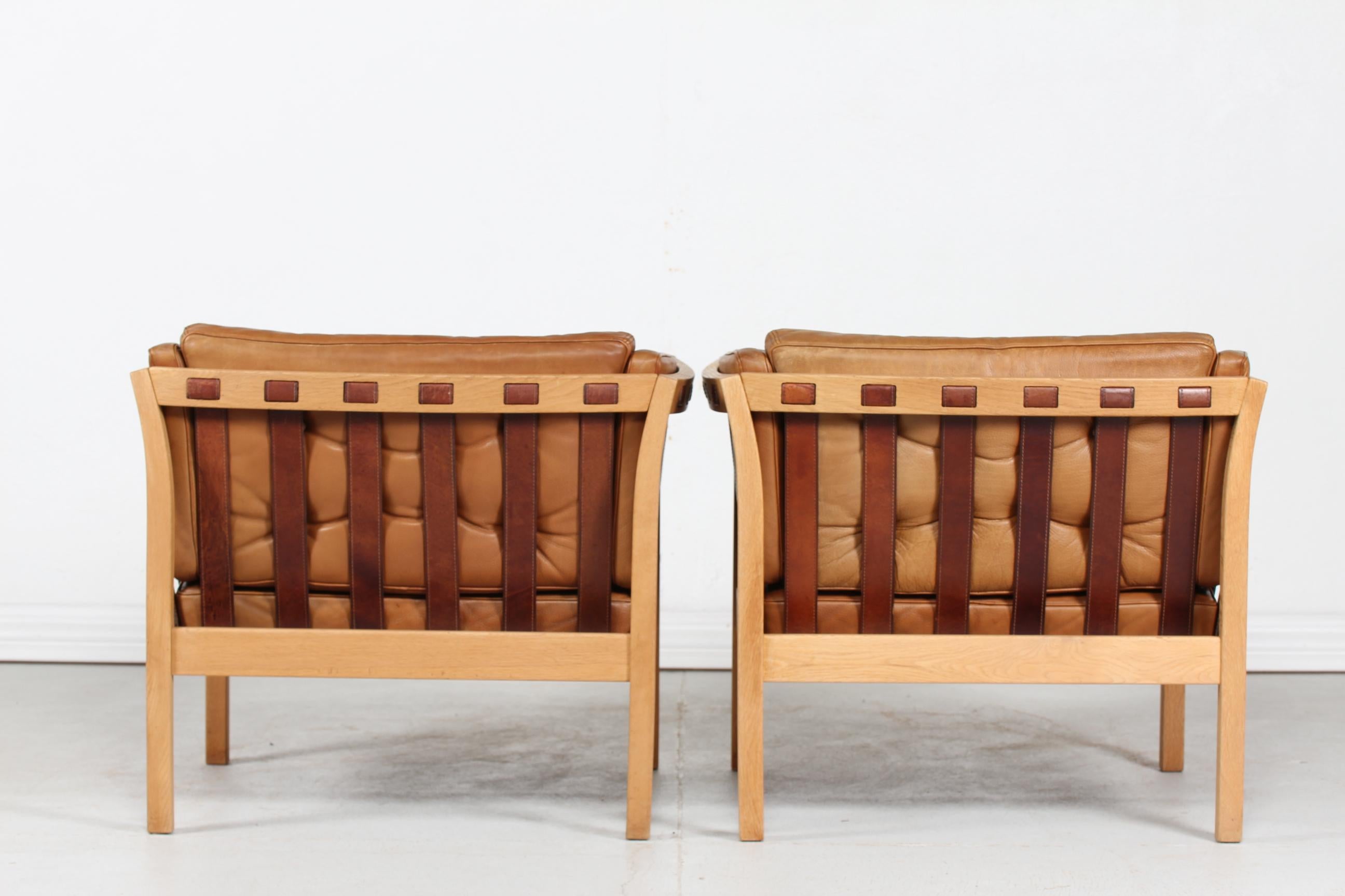 Danish Modern Pair of Easy Chairs Made of Oak and with Leather Cushions 1