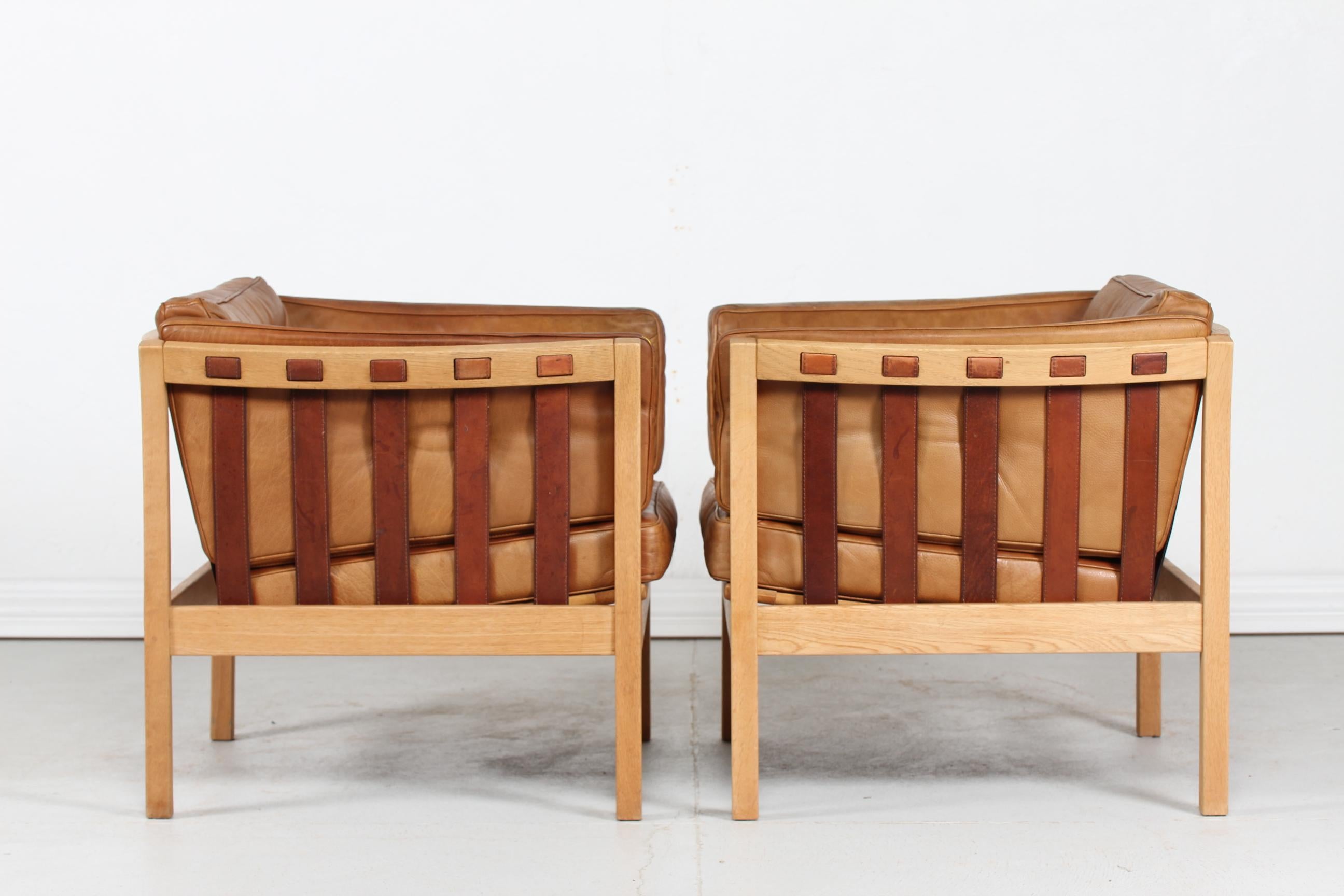 Danish Modern Pair of Easy Chairs Made of Oak and with Leather Cushions 3