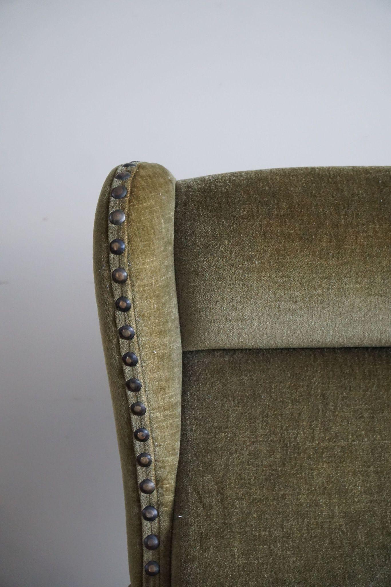 Paire de chaises longues à dossier haut dans le style de Henning Kjærnulf, 1960, The Moderns en vente 5
