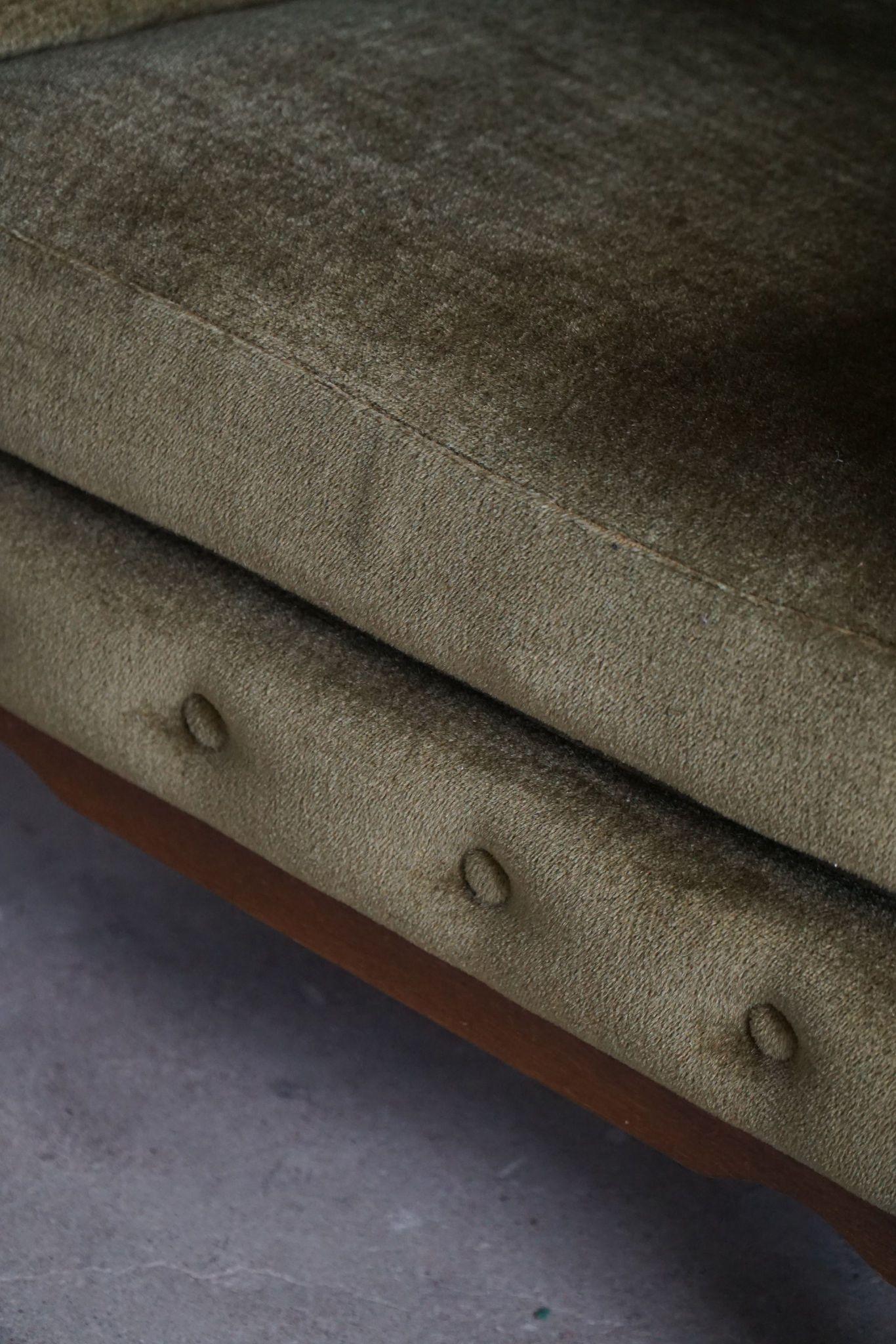 Paire de chaises longues à dossier haut dans le style de Henning Kjærnulf, 1960, The Moderns en vente 8