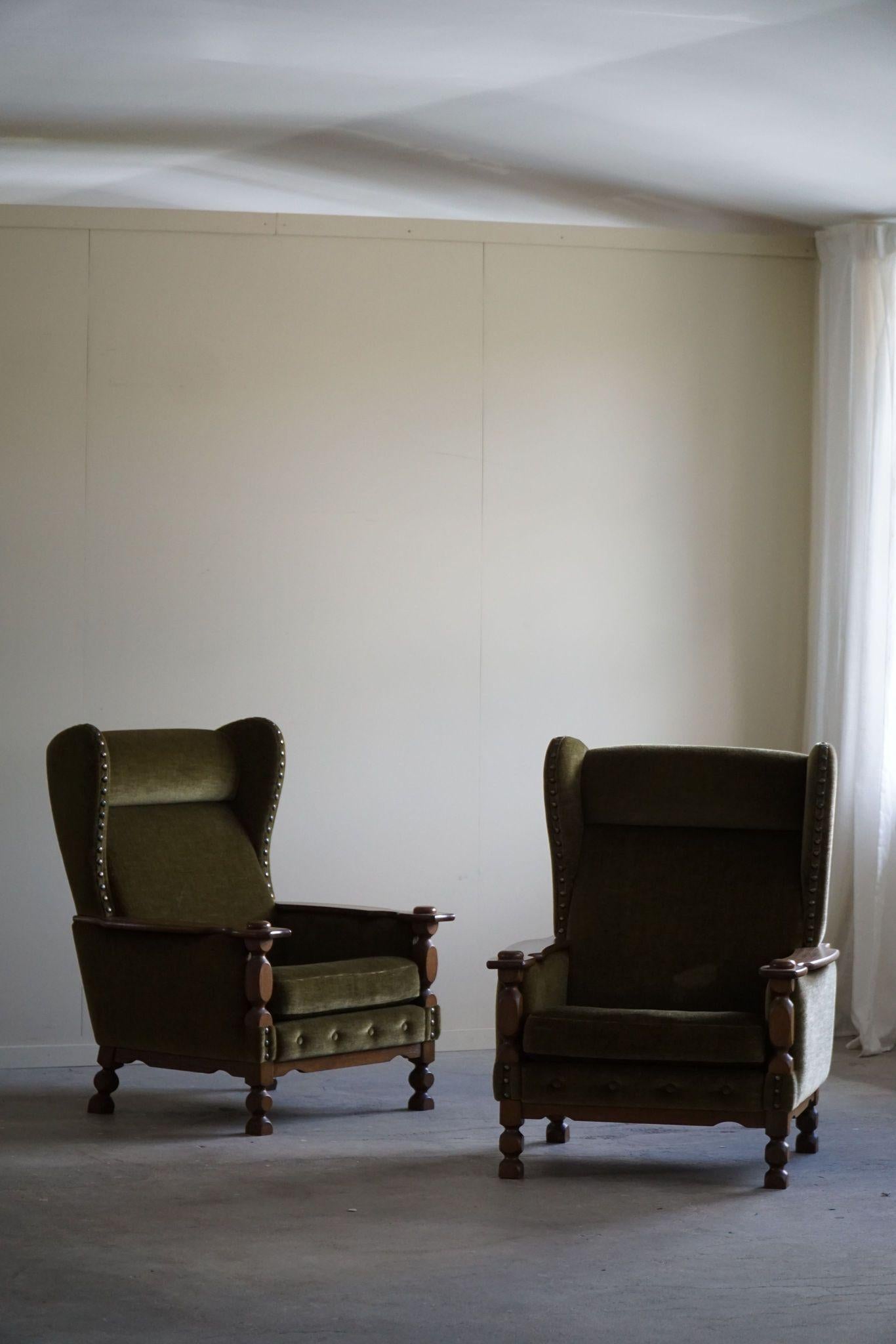 Danois Paire de chaises longues à dossier haut dans le style de Henning Kjærnulf, 1960, The Moderns en vente