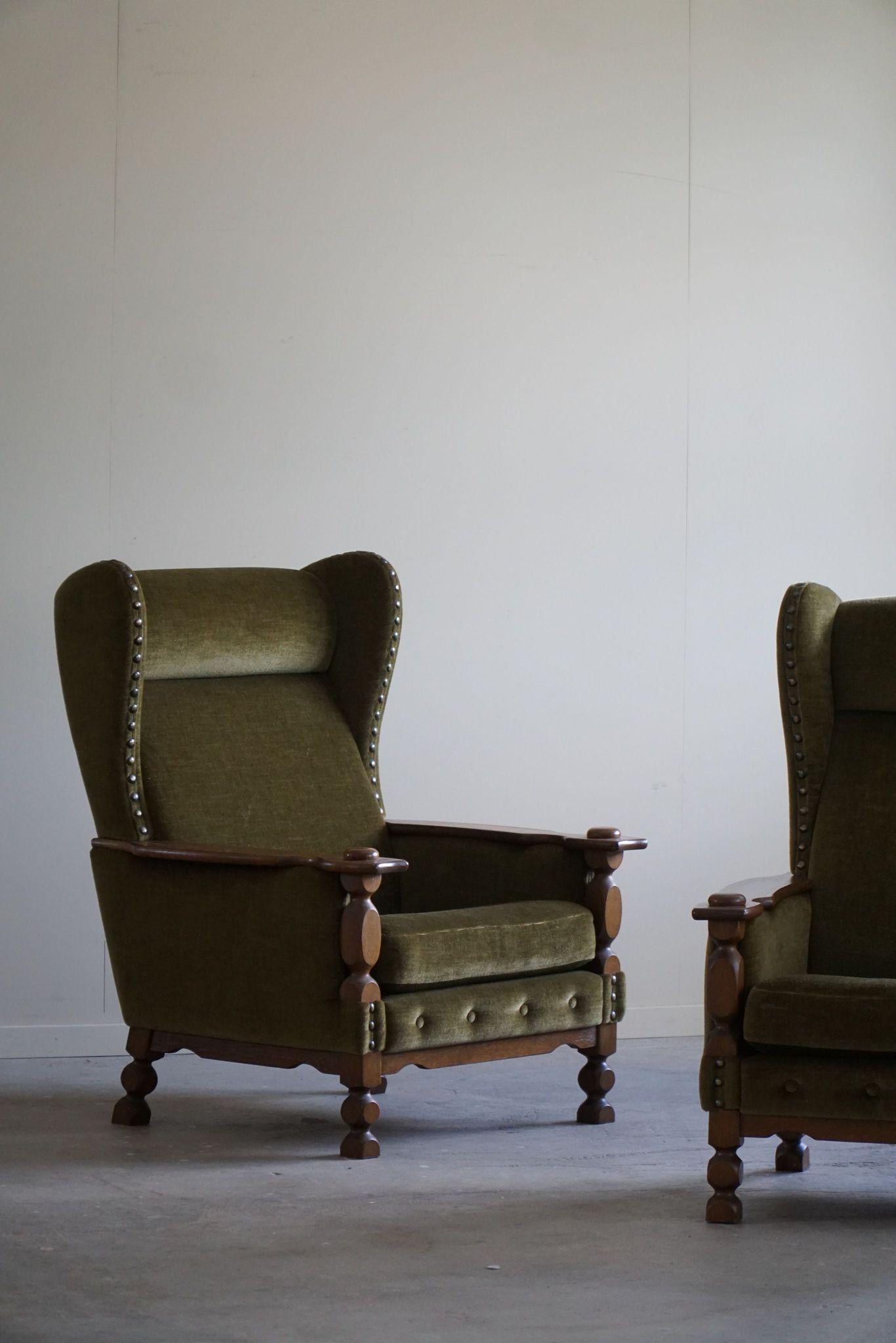 Paire de chaises longues à dossier haut dans le style de Henning Kjærnulf, 1960, The Moderns en vente 1