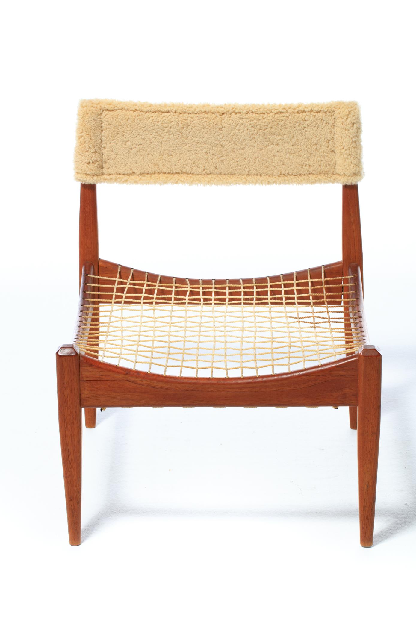 Danish Modern Pair of Kristian Vedel Style Lounge Chairs in Palomino Shearling For Sale 11