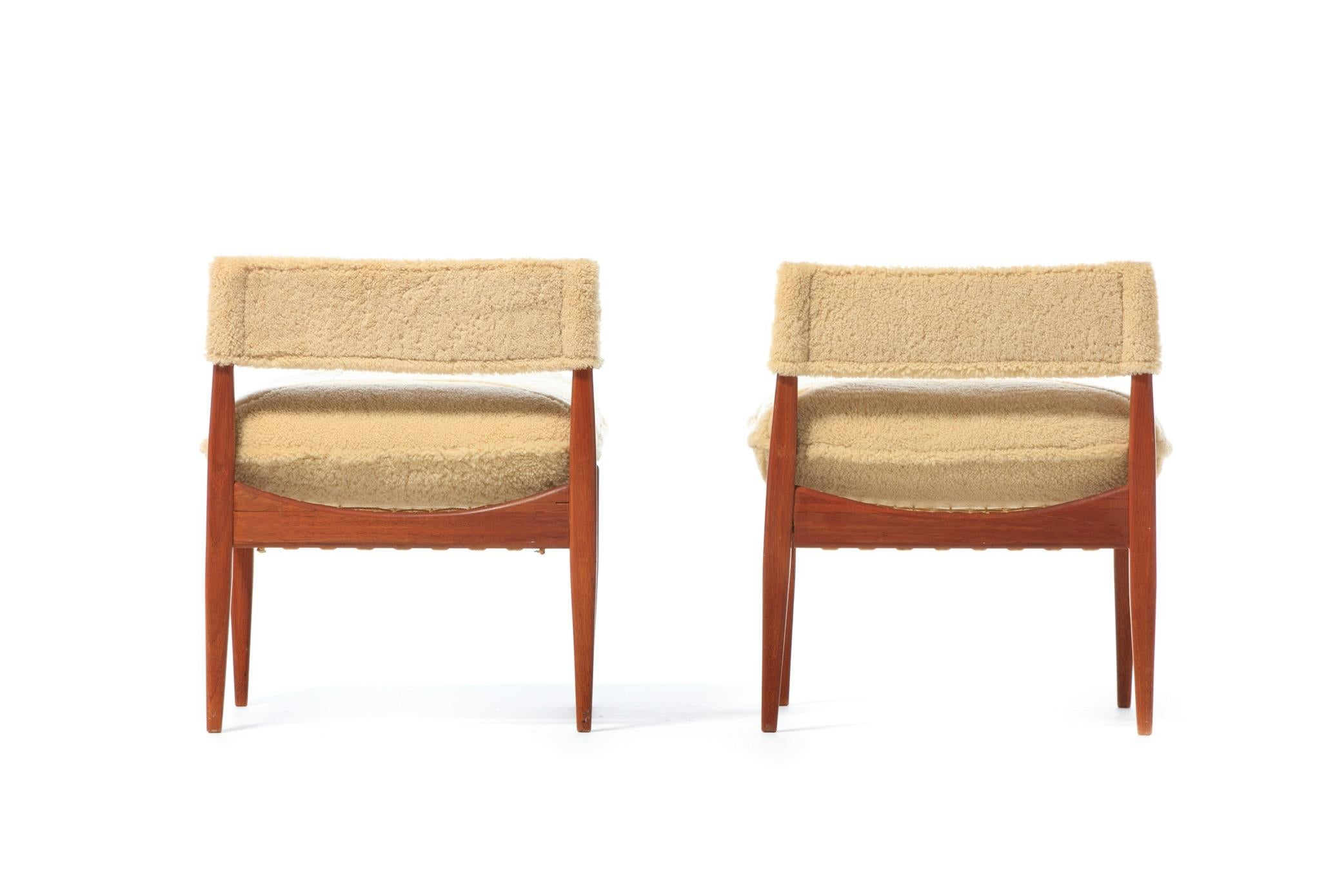 Danish Modern Pair of Kristian Vedel Style Lounge Chairs in Palomino Shearling In Good Condition For Sale In Saint Louis, MO