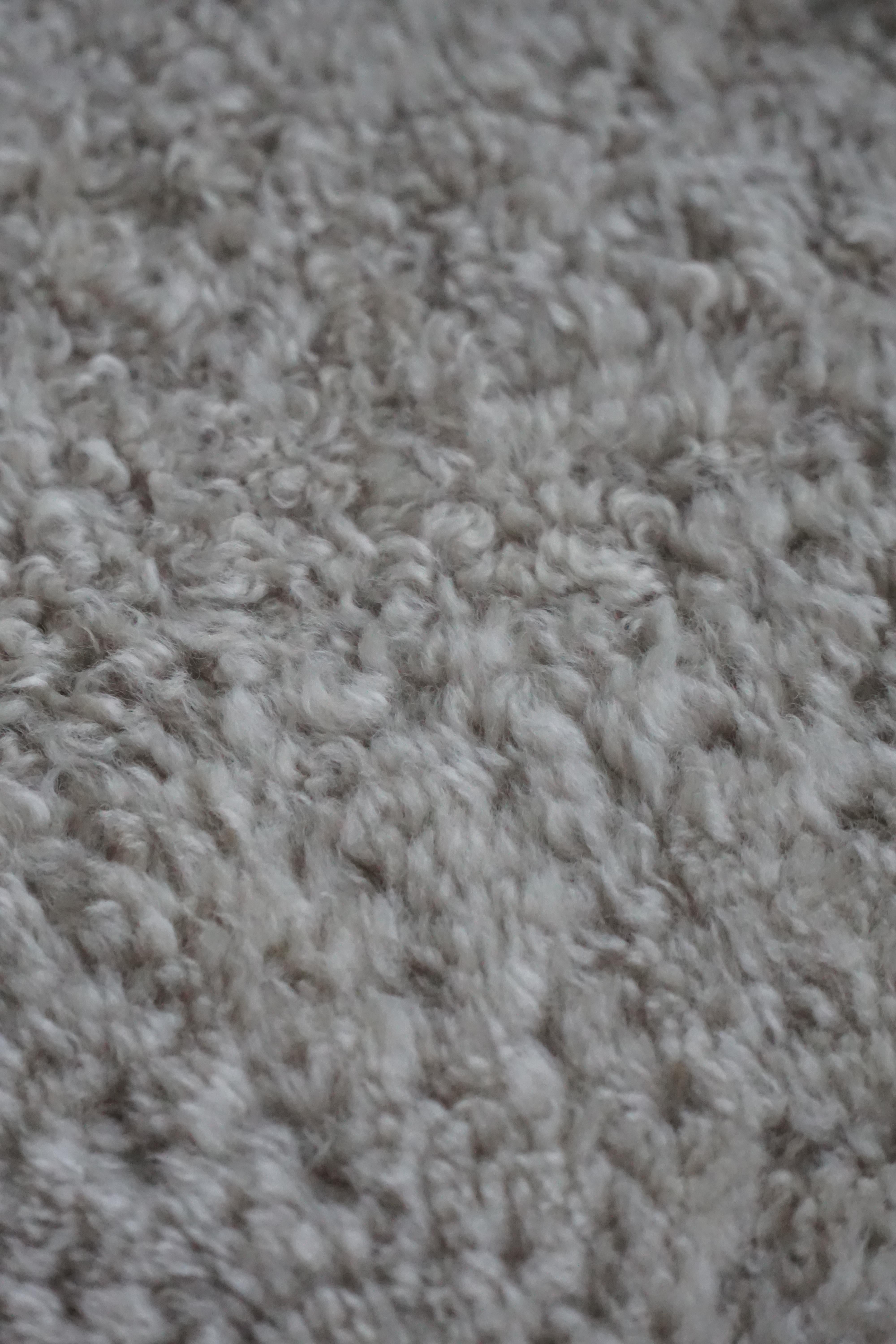 Dänische Modernität, Paar Loungesessel aus Eiche und Lambswool, Henning Kjærnulf, 1960er Jahre im Angebot 5