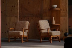 Modernismo danés, Pareja de sillas de salón en roble y lana de cordero, Henning Kjærnulf, años 60