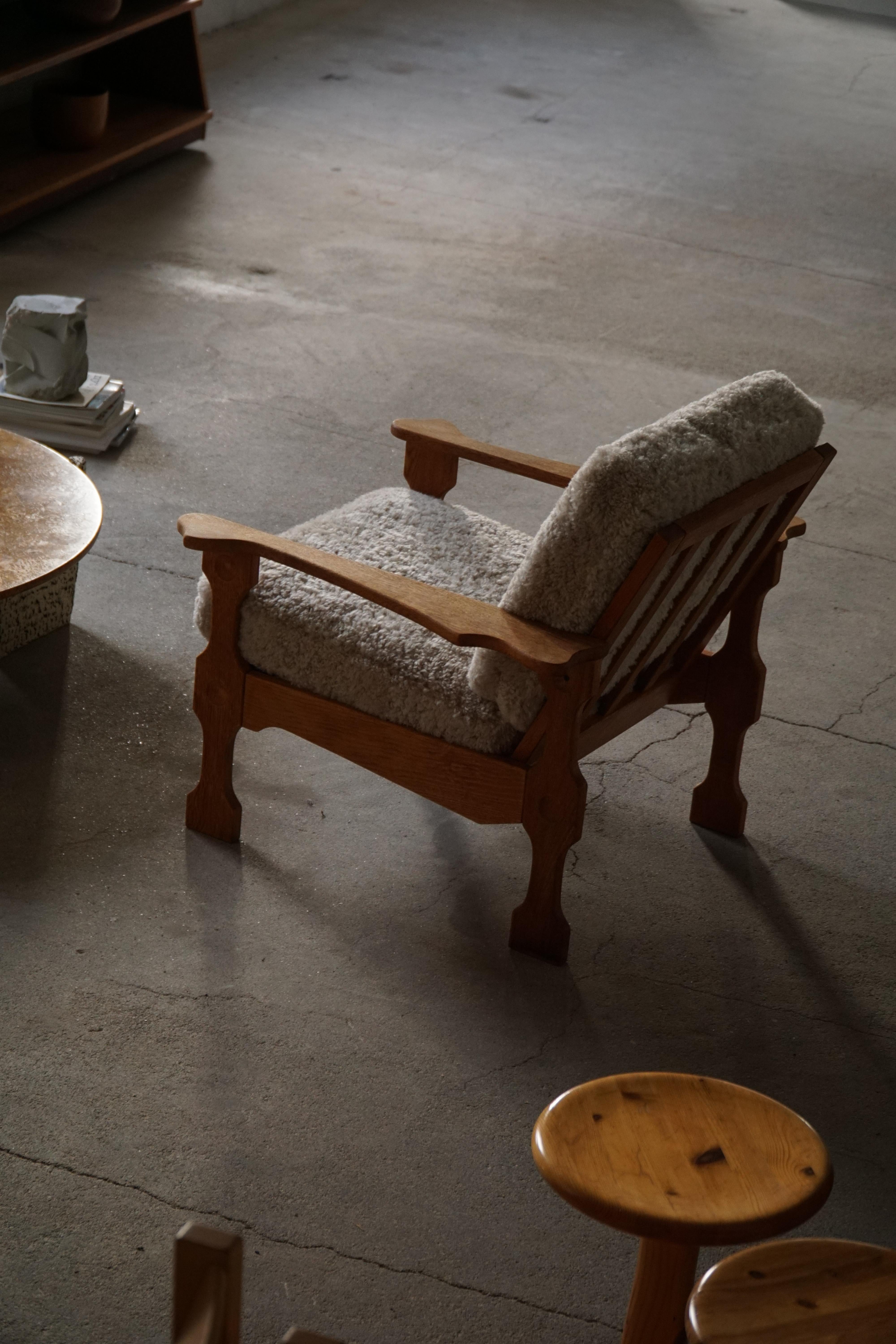 Dänische Modernität, Paar Loungesessel aus Eiche und Lambswool, Henning Kjærnulf, 1960er Jahre im Angebot 2