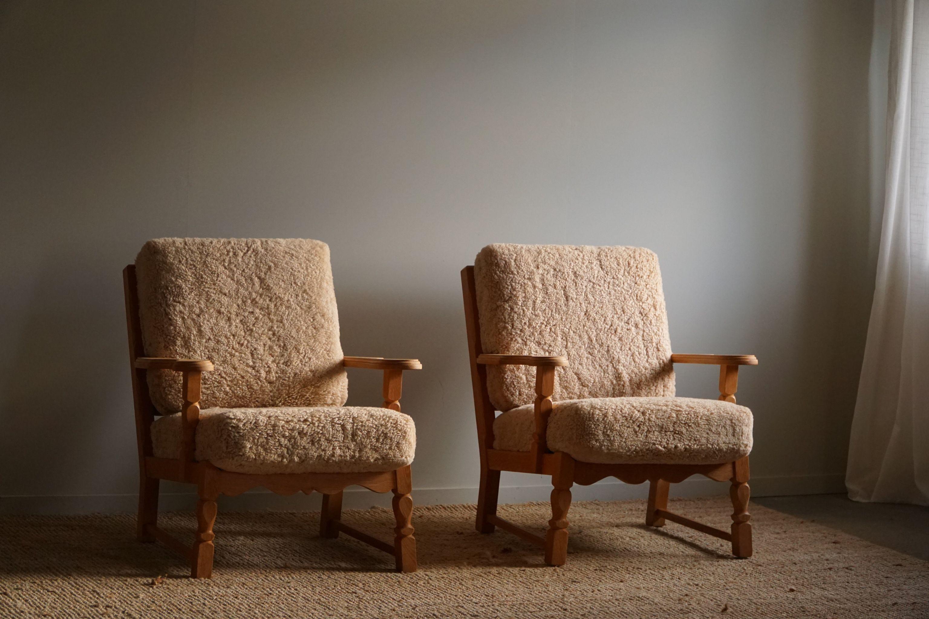 Danish Modern, Pair of Lounge Chairs in Oak & Lambswool, Henning Kjærnulf, 1960s 3
