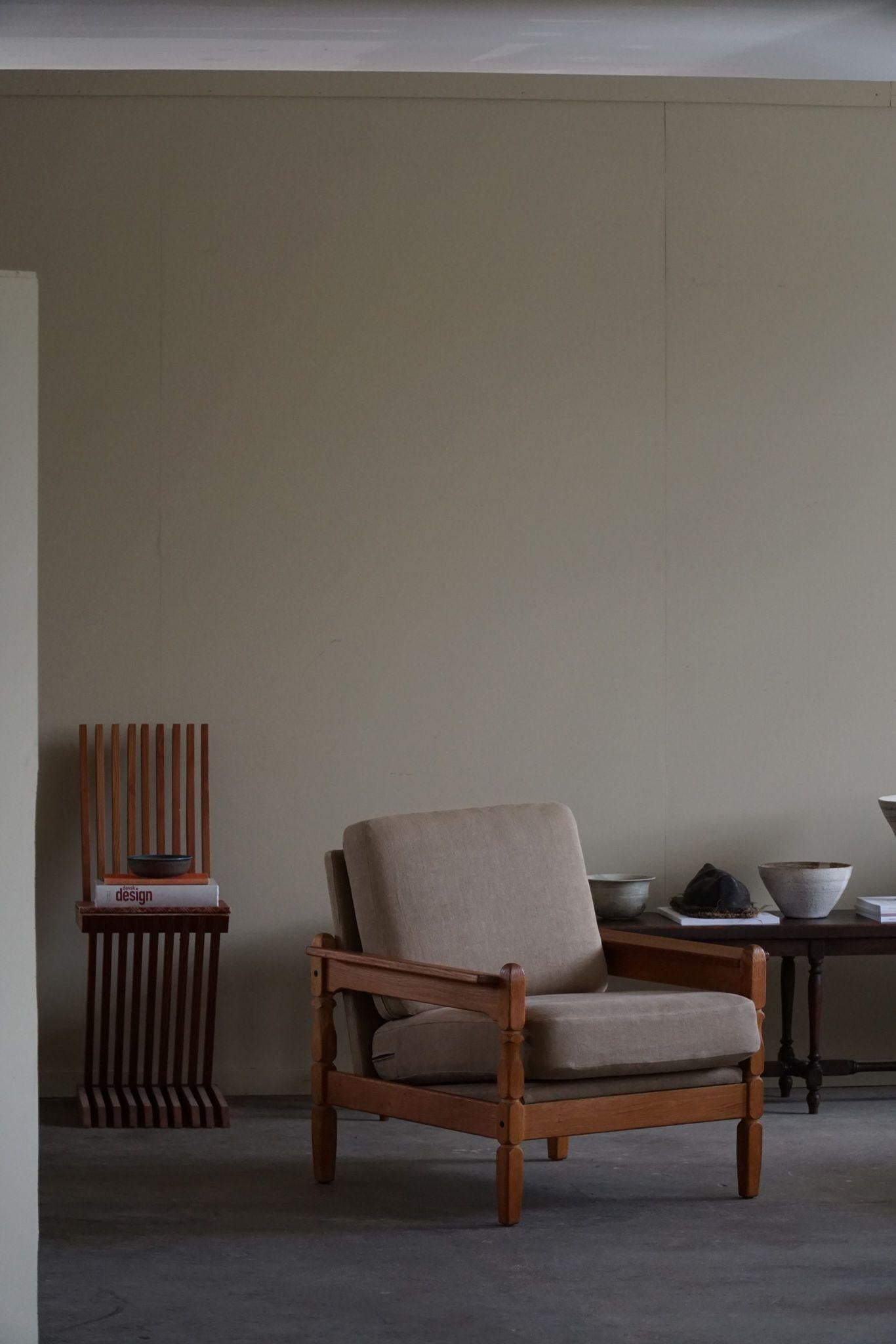 Danish Modern, Pair of Lounge Chairs in Oak & Linen, Henning Kjærnulf, 1960s For Sale 5