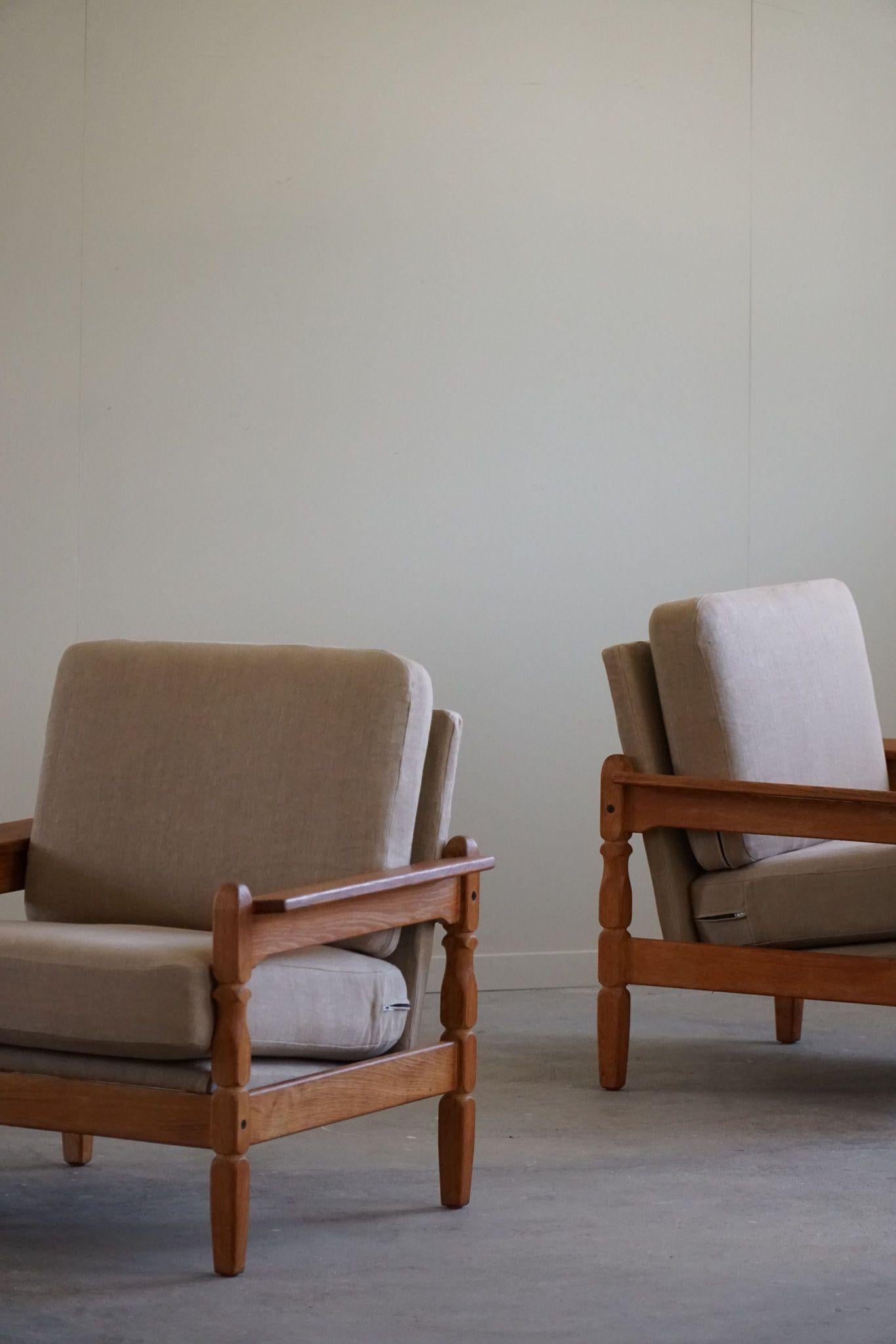 Danish Modern, Pair of Lounge Chairs in Oak & Linen, Henning Kjærnulf, 1960s In Good Condition For Sale In Odense, DK