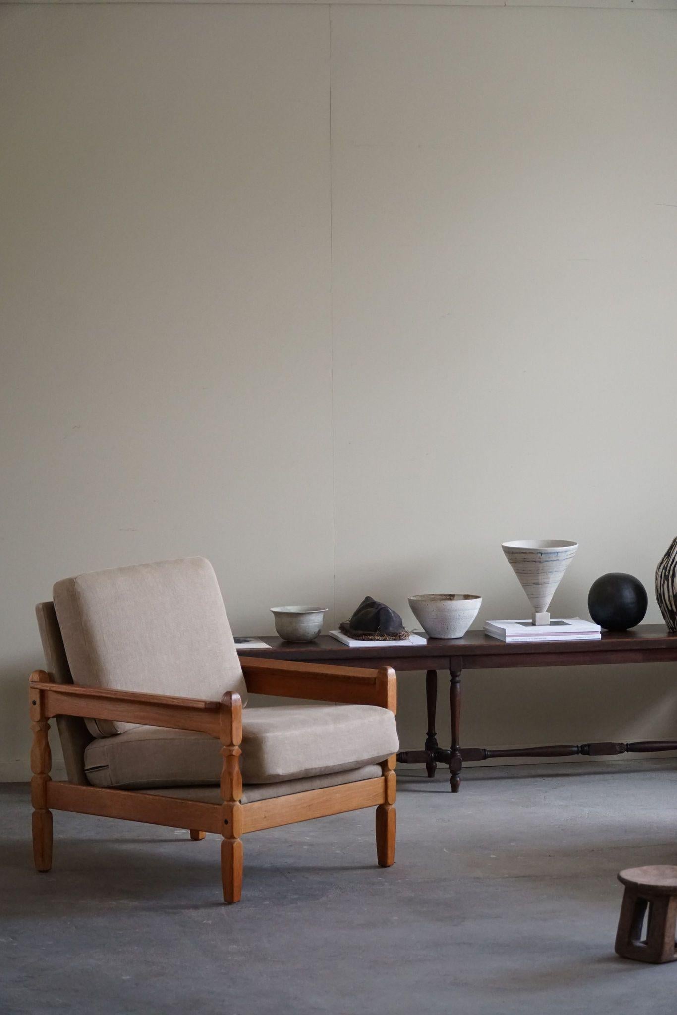 20th Century Danish Modern, Pair of Lounge Chairs in Oak & Linen, Henning Kjærnulf, 1960s For Sale