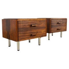 Ein Paar Nachttische im dänischen Modern-Stil aus Rosenholz mit verchromten Beinen, 1960er Jahre