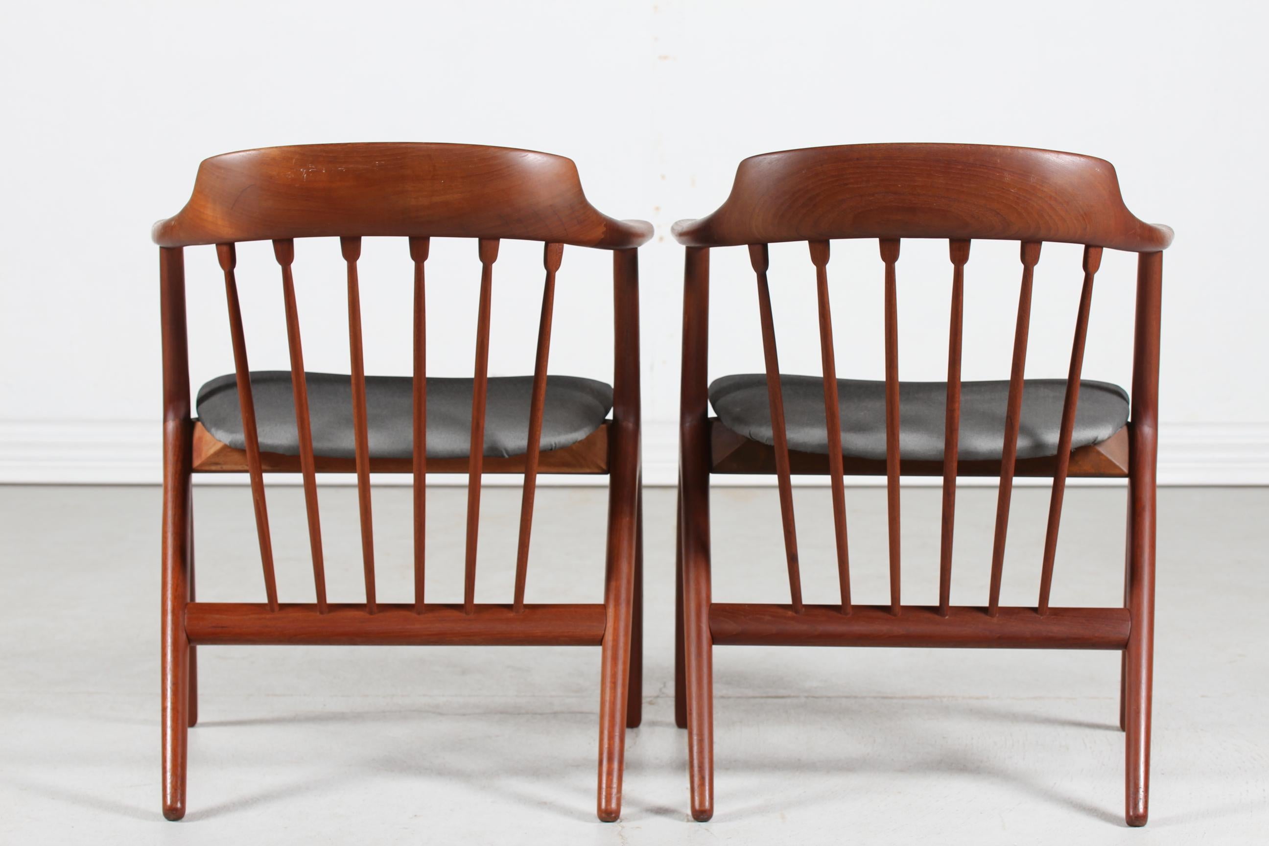 Danish Modern Pair of Teak Armchairs in the Style of Illum Wikkelsø Denmark 1960 For Sale 3