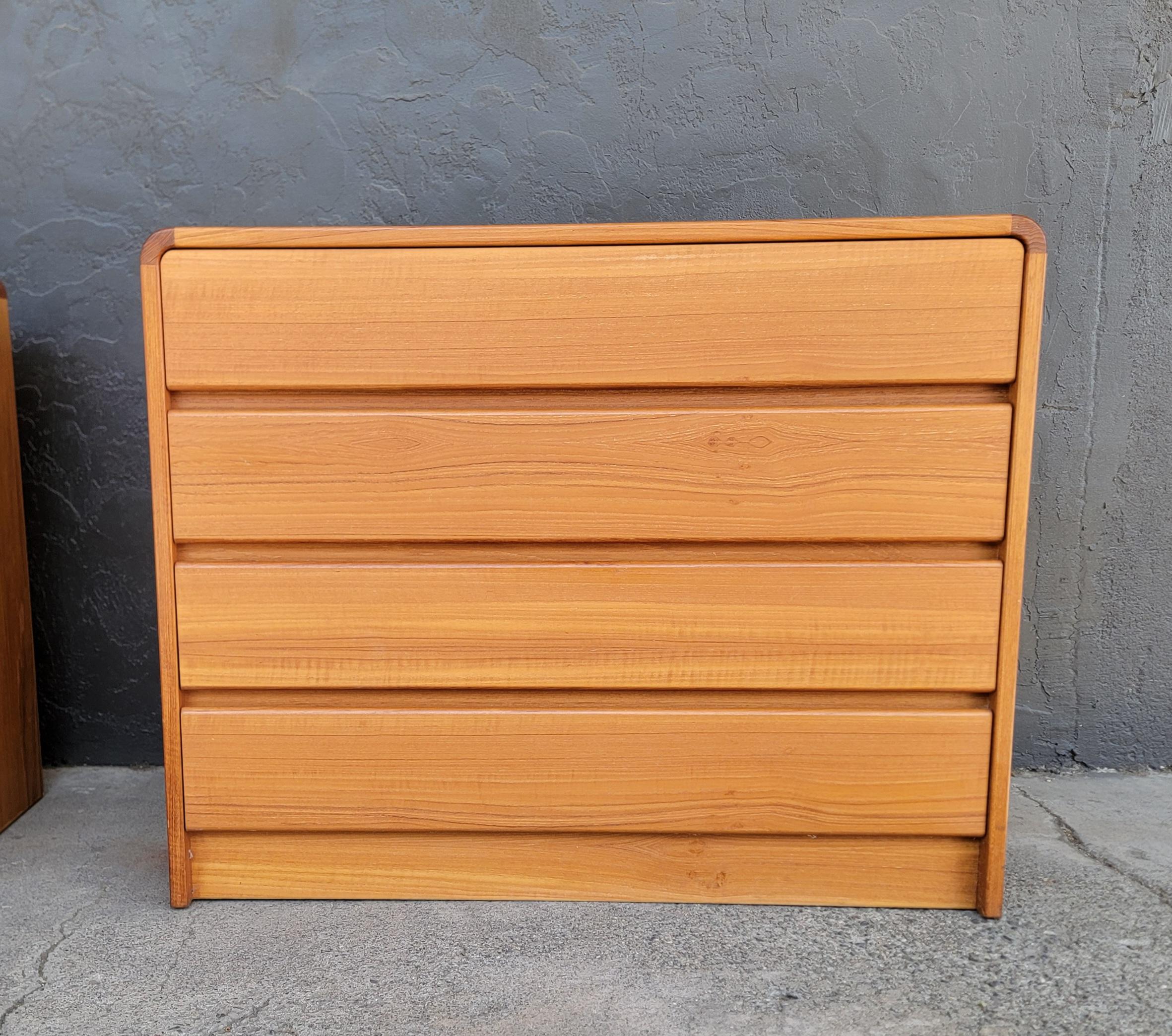 Dänisch Modern PAIR Teak Kommoden im Angebot 7
